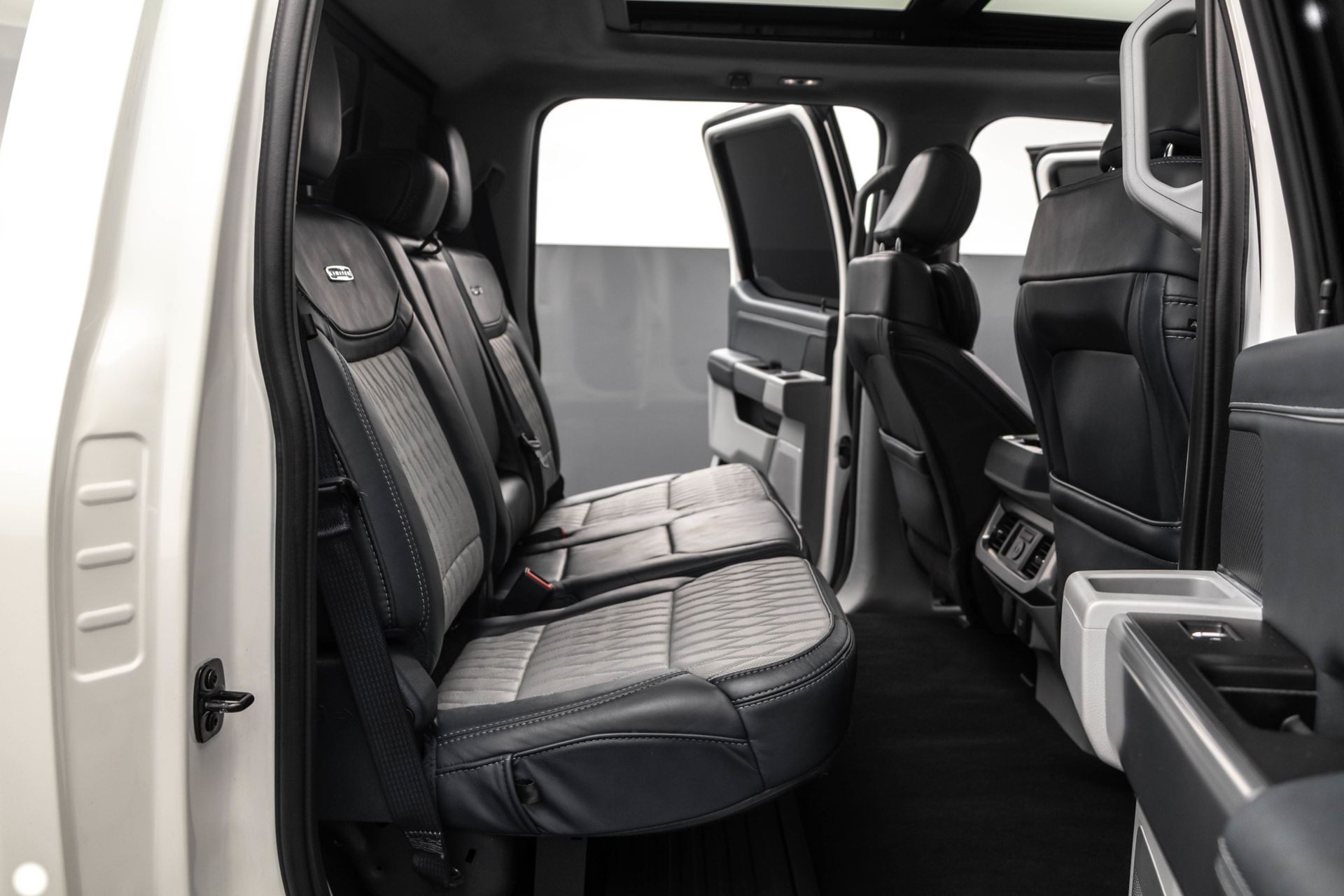 2024 FORD F-350 - Image 35