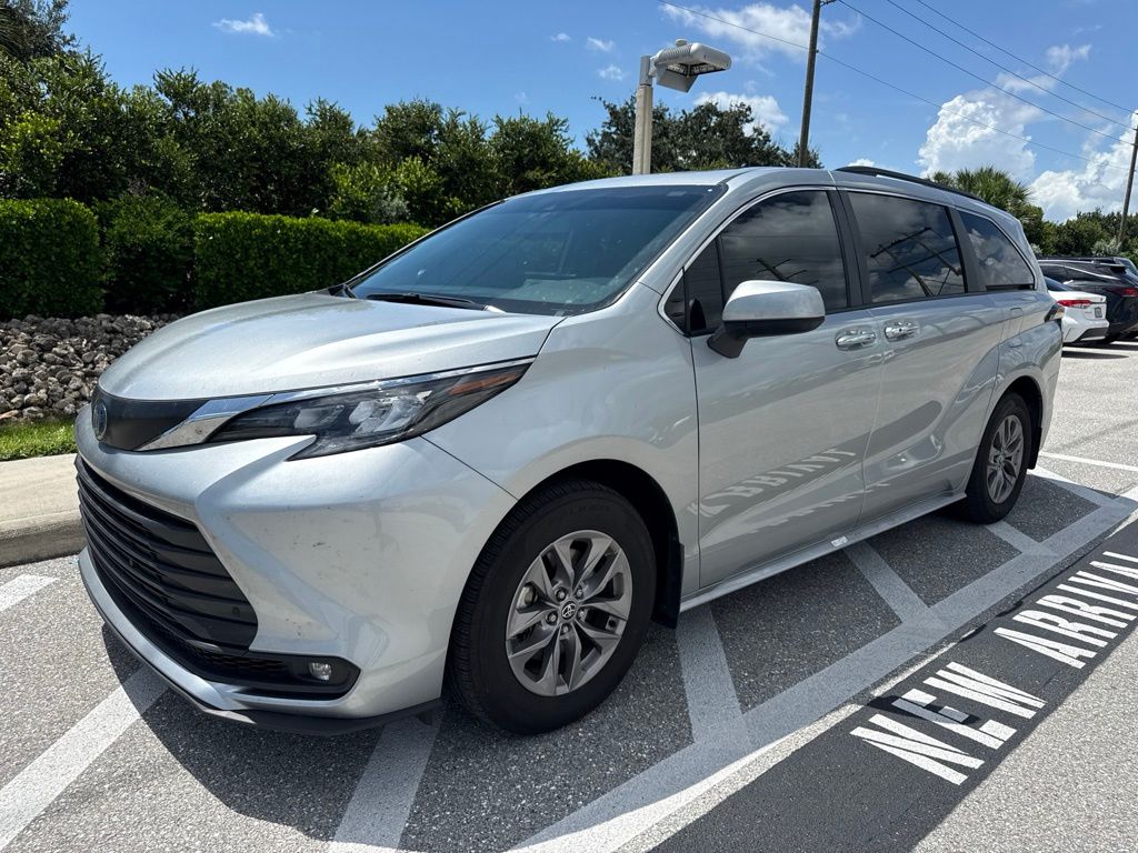 2025 Toyota Sienna XLE