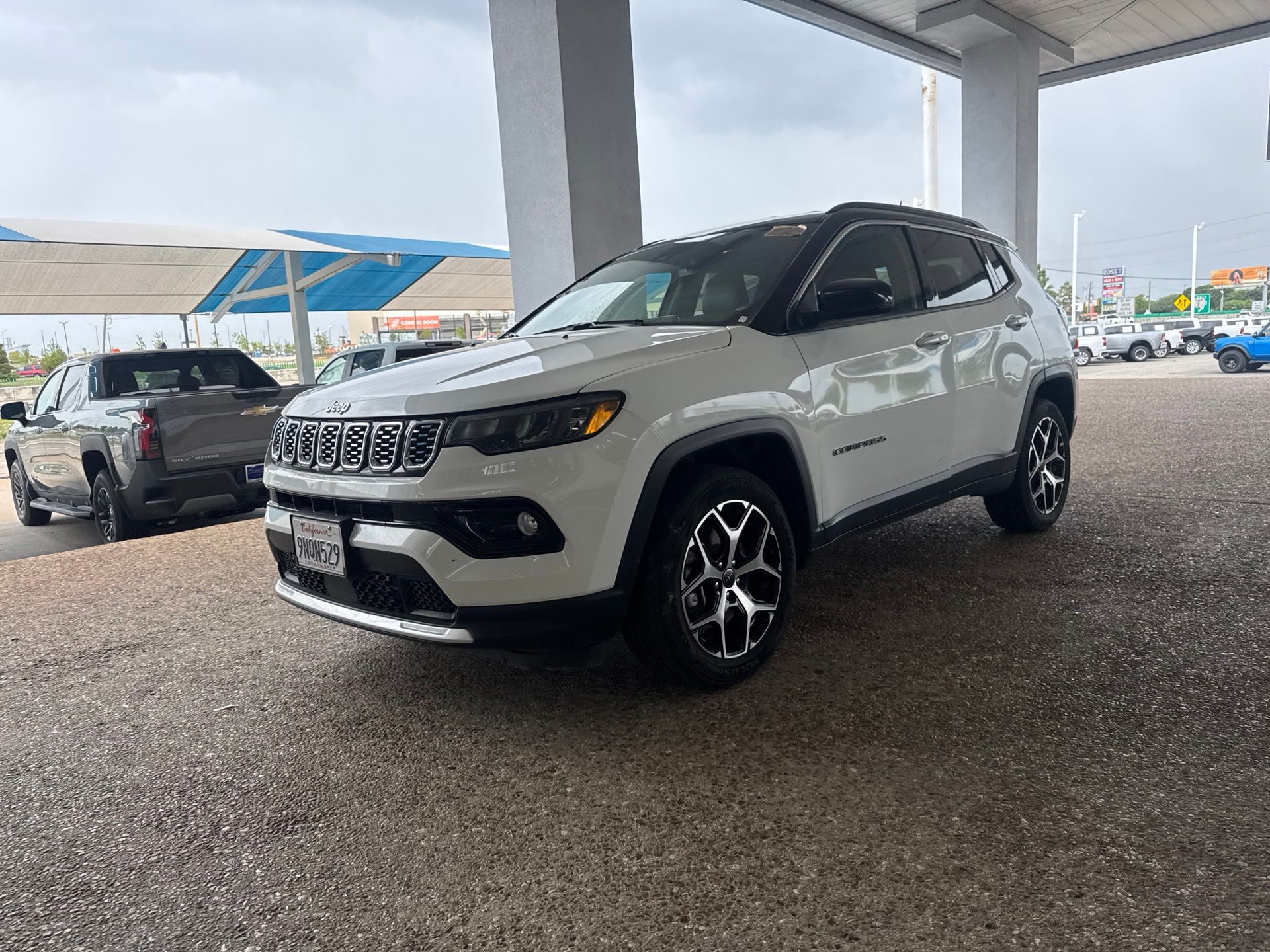 Bright White Clearcoat 2025 Jeep Compass SUV / Crossover Four-Wheel Drive 8-Speed Automatic