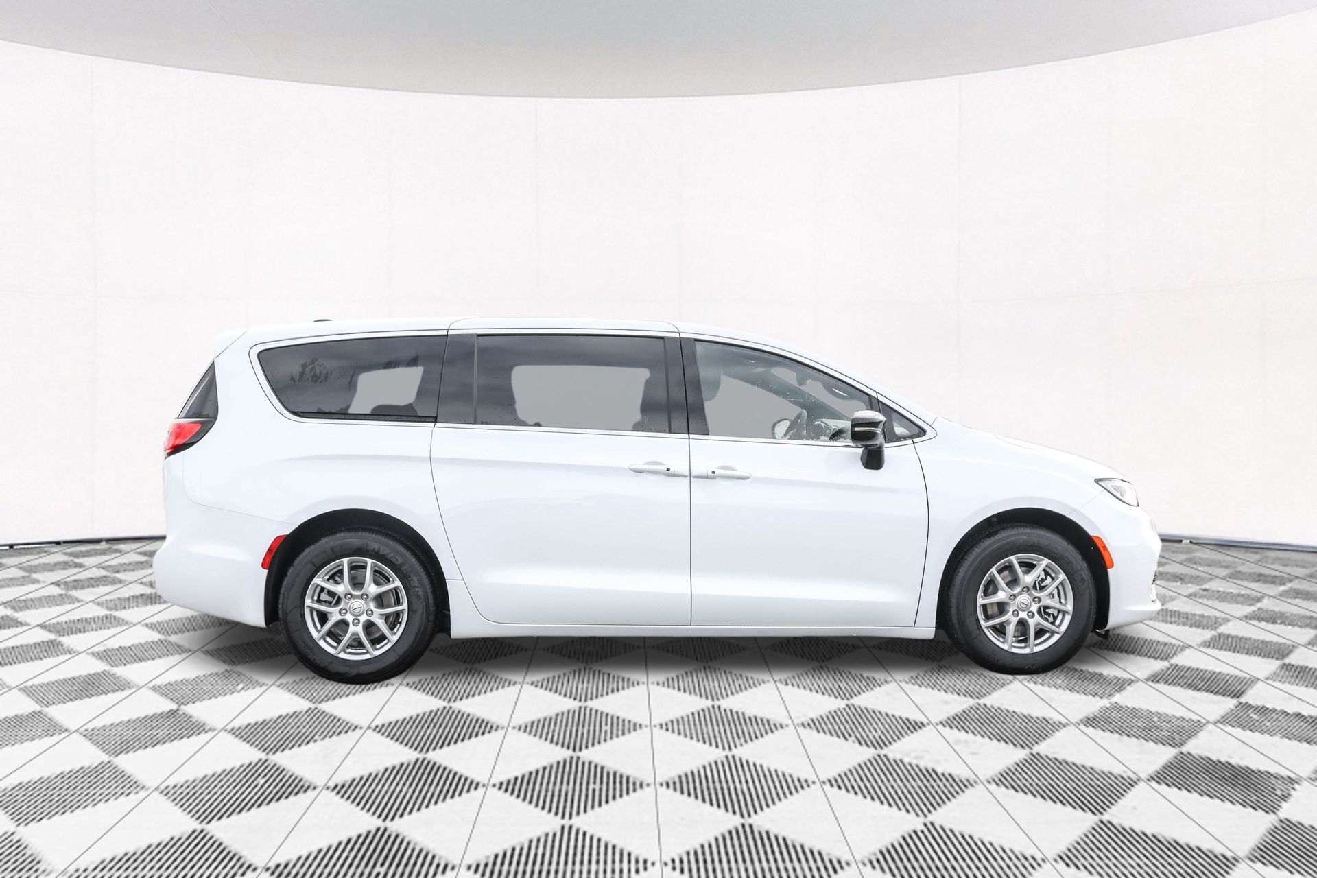 2026 CHRYSLER PACIFICA - Image 9