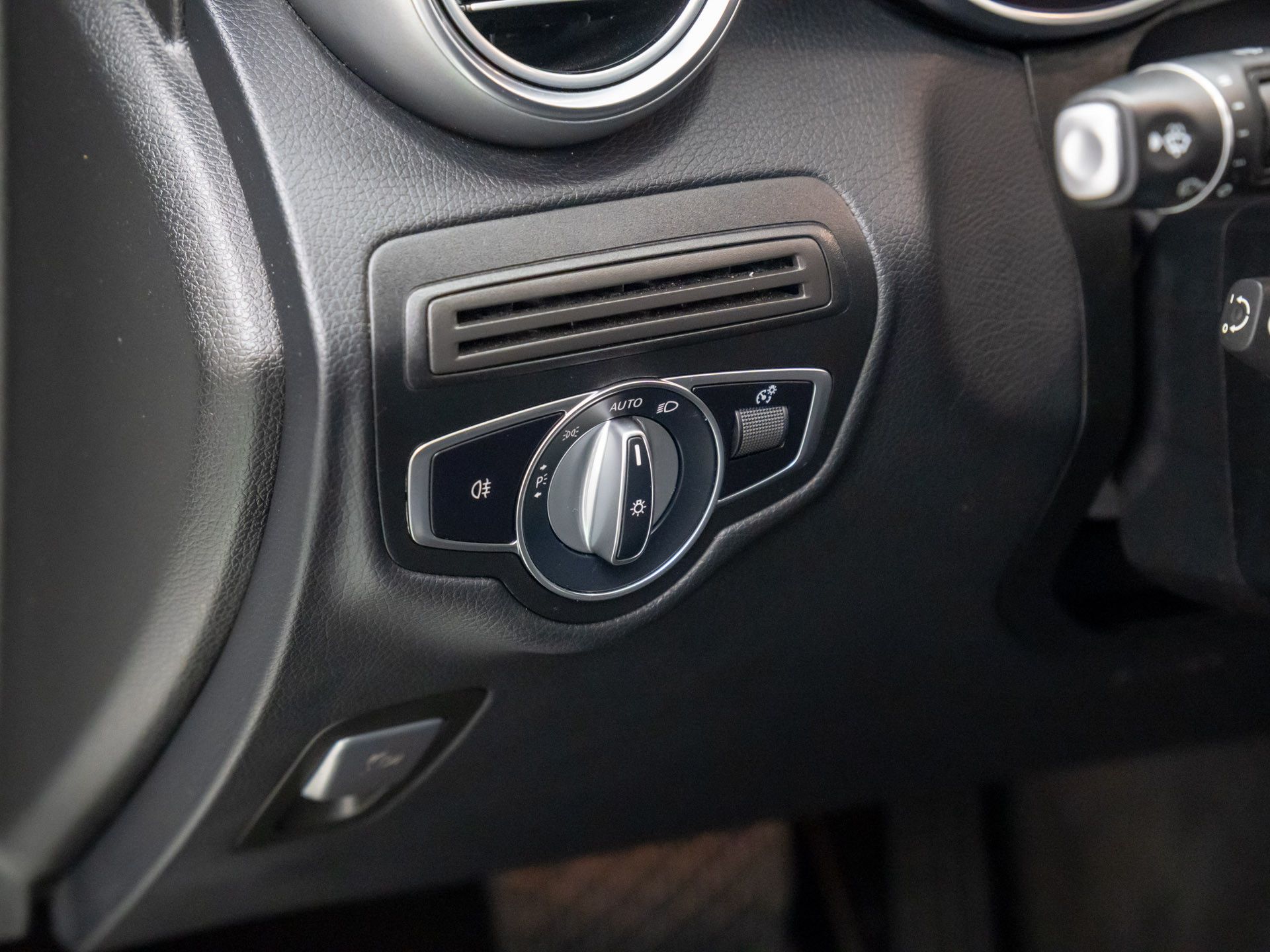 2021 Mercedes-Benz GLC GLC 300 photo