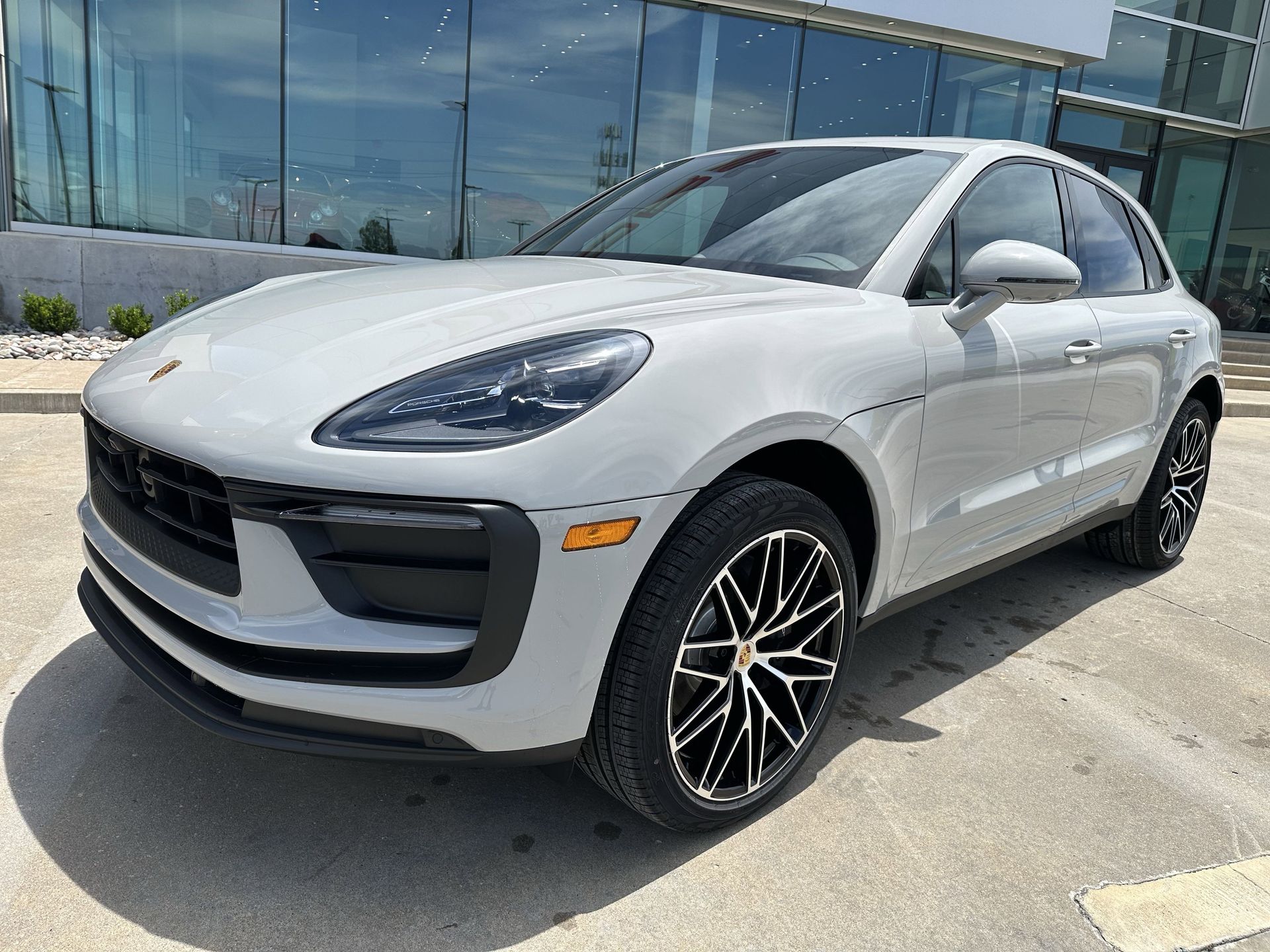 Chalk 2025 Porsche Macan AWD SUV / Crossover All-Wheel Drive 7-Speed Automatic