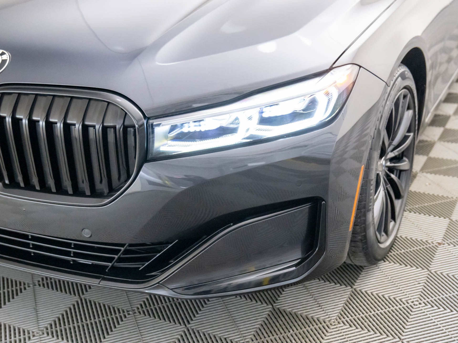 2022 BMW 7-Series 740i xDrive photo