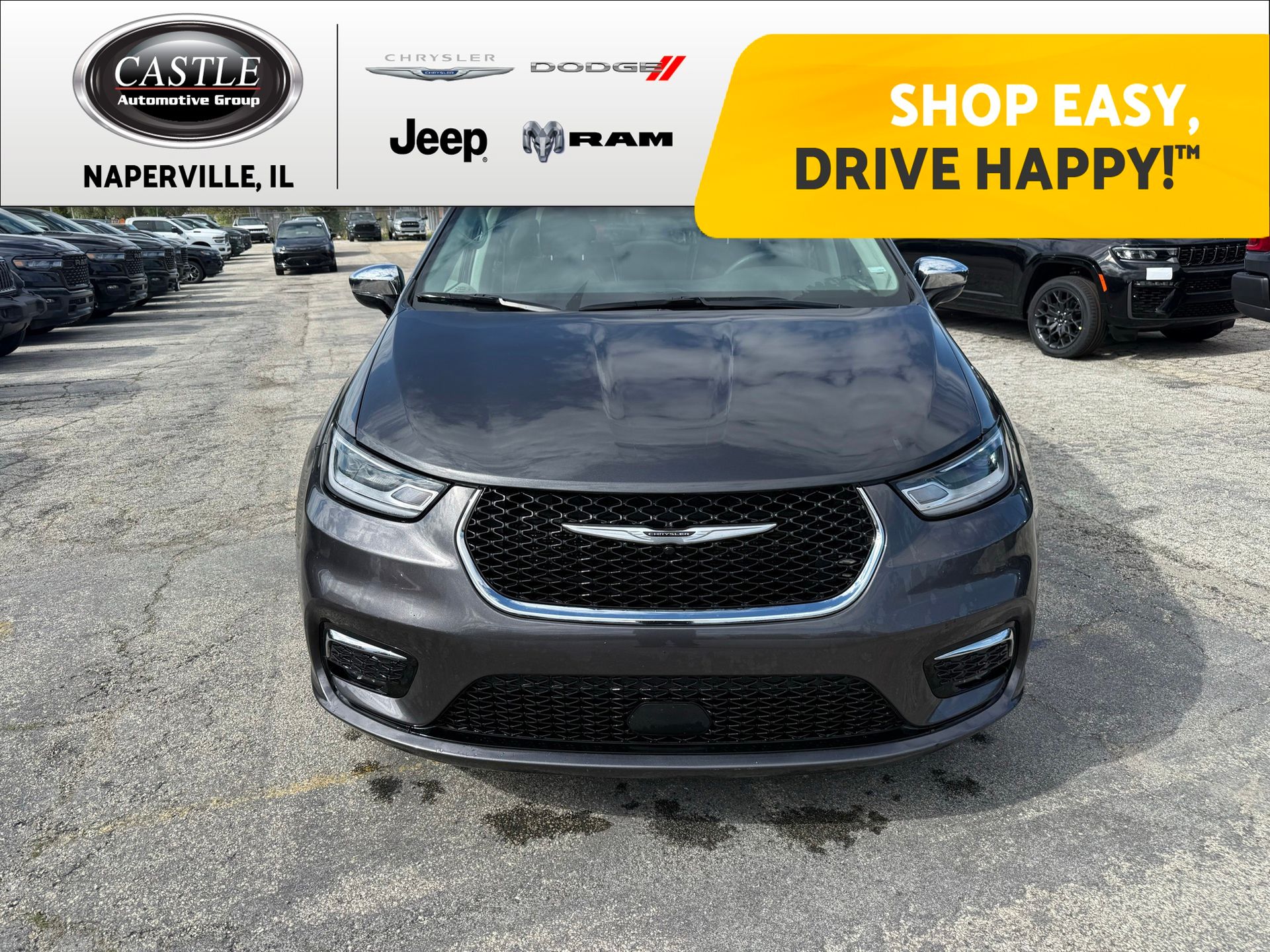 2023 Chrysler Pacifica Limited's photo