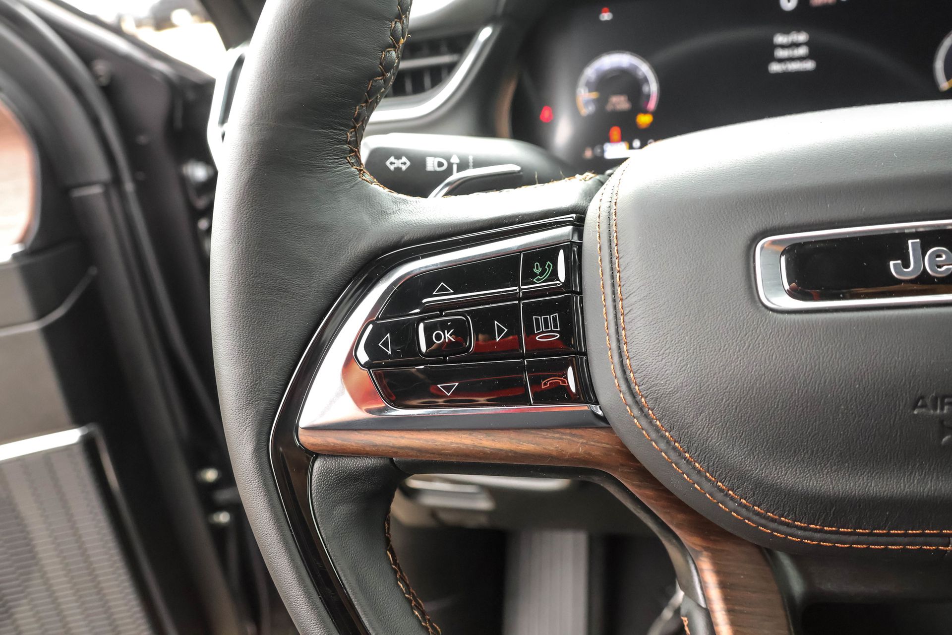 2025 JEEP GRAND CHEROKEE - Image 23