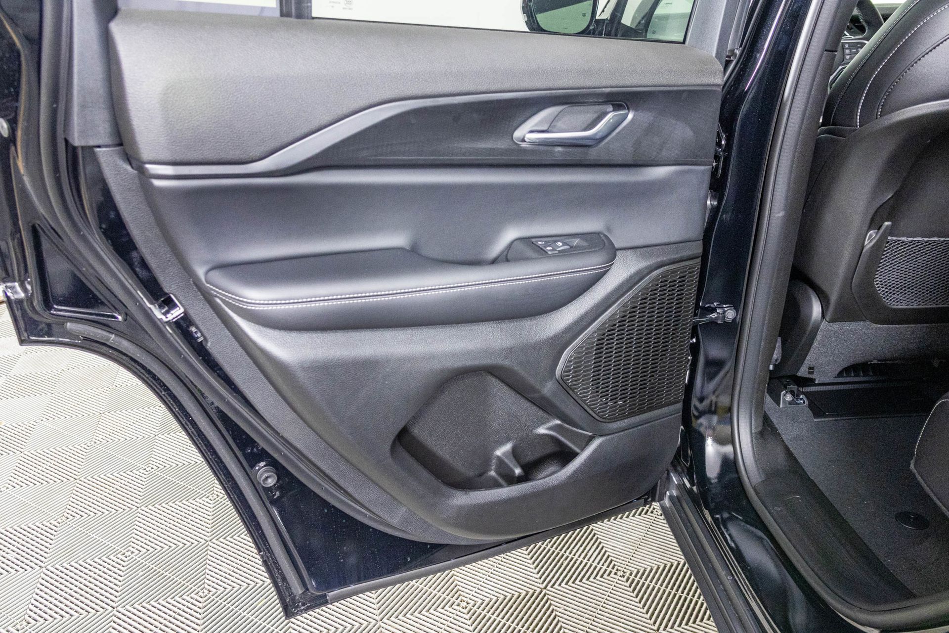 2025 JEEP GRAND CHEROKEE - Image 28