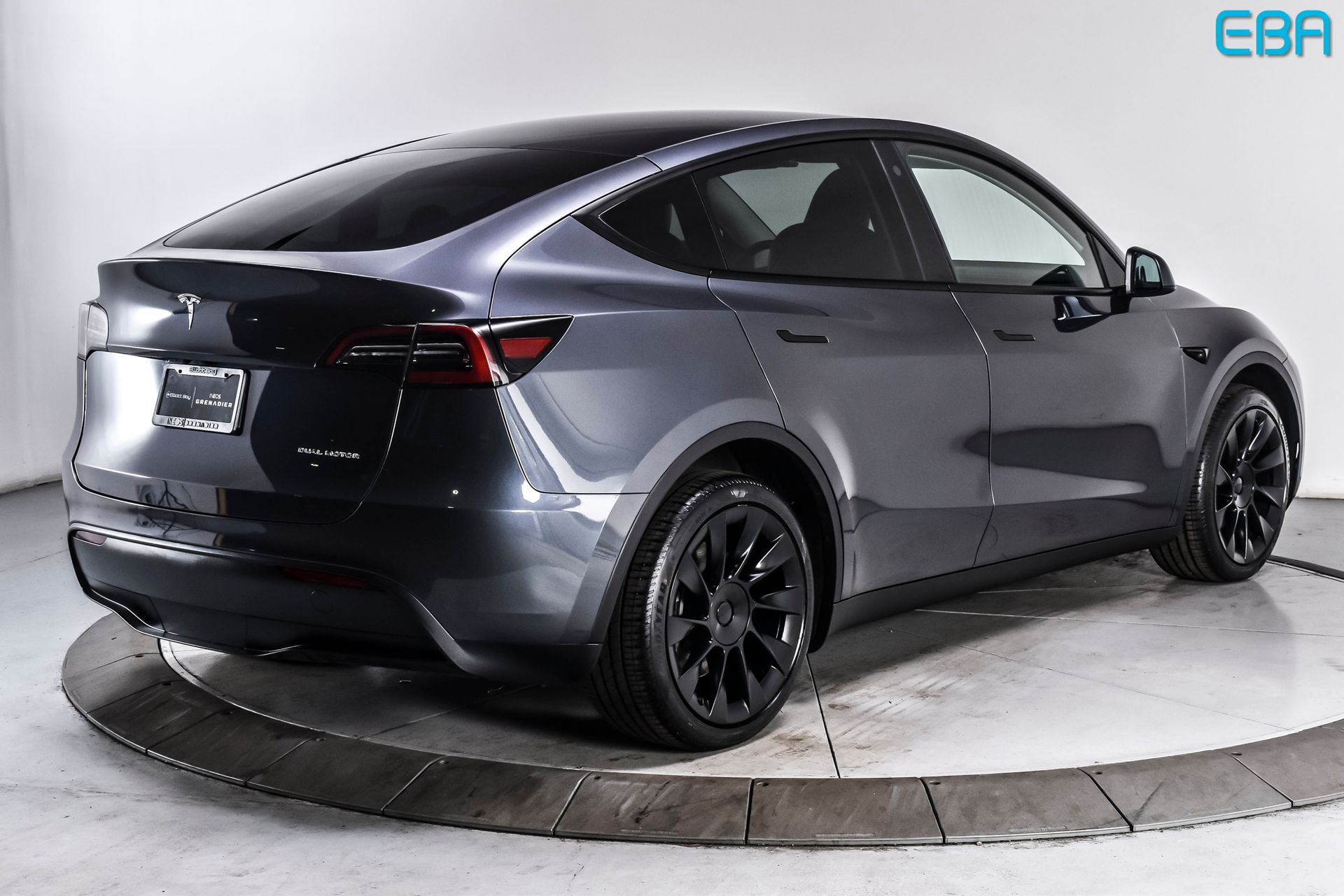 View vehicle photo 6