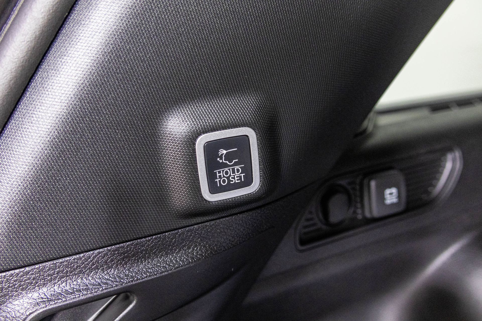 2025 JEEP GRAND CHEROKEE - Image 35