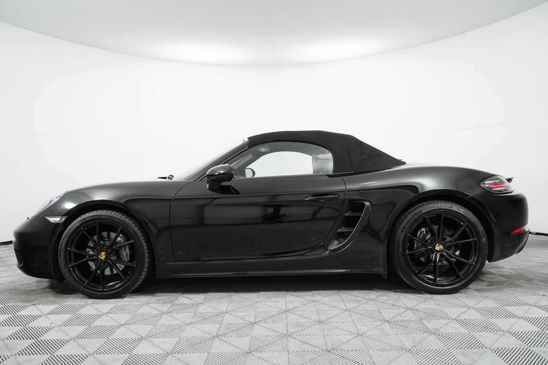 used 2021 Porsche 718 Boxster car, priced at $53,000