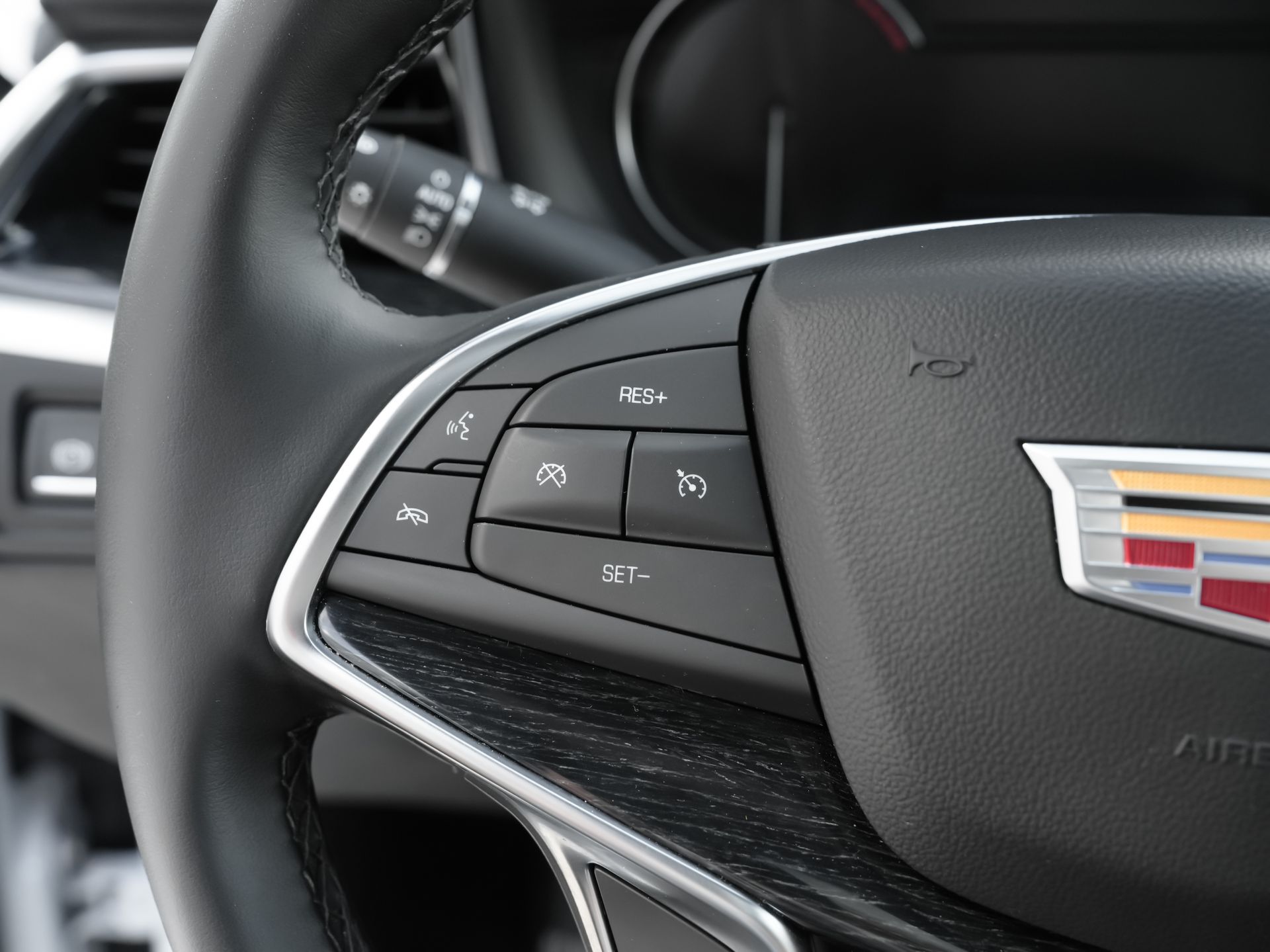 used 2025 Cadillac XT5 car, priced at $40,300