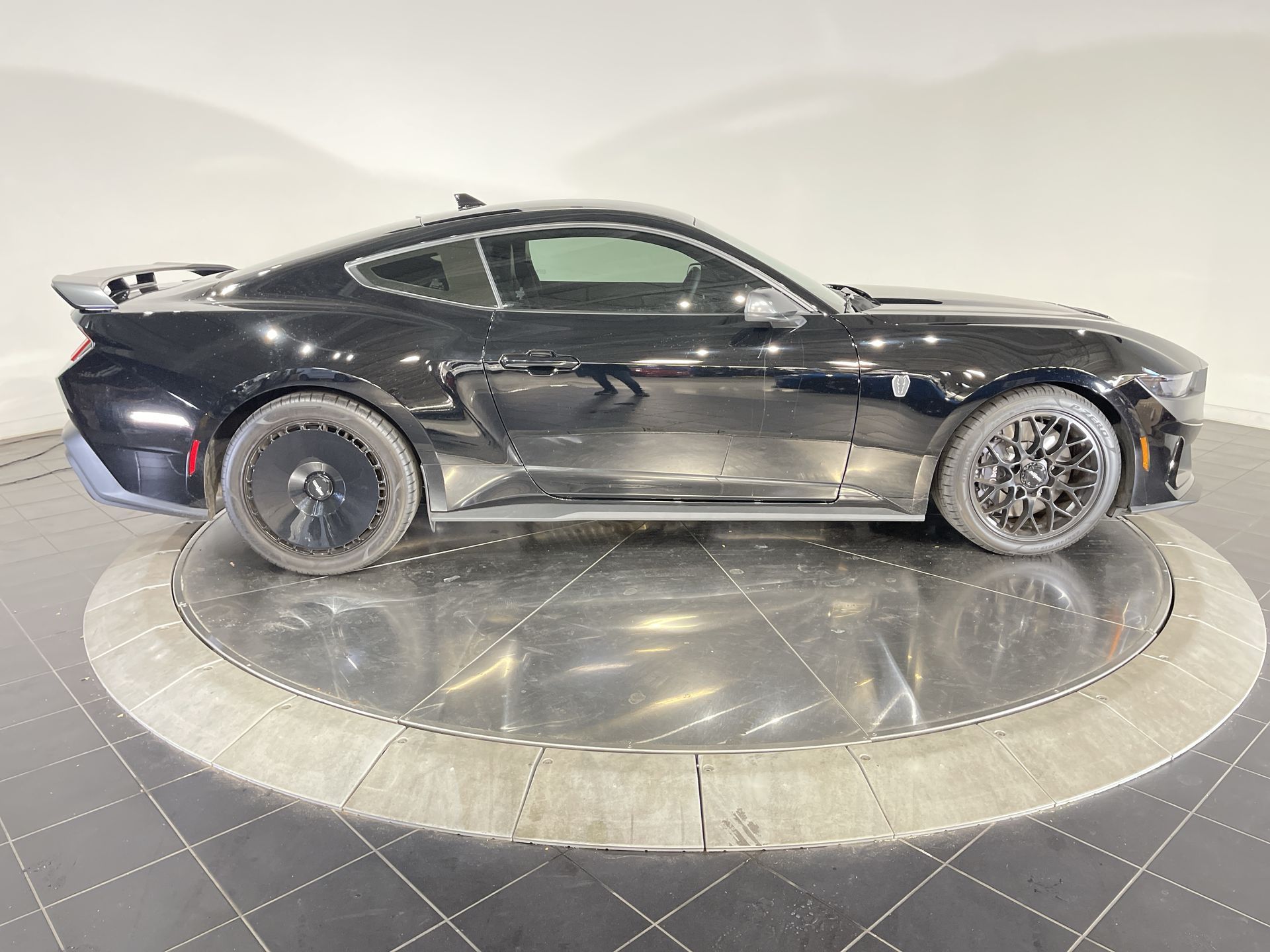 2024 Ford Mustang Dark Horse 37