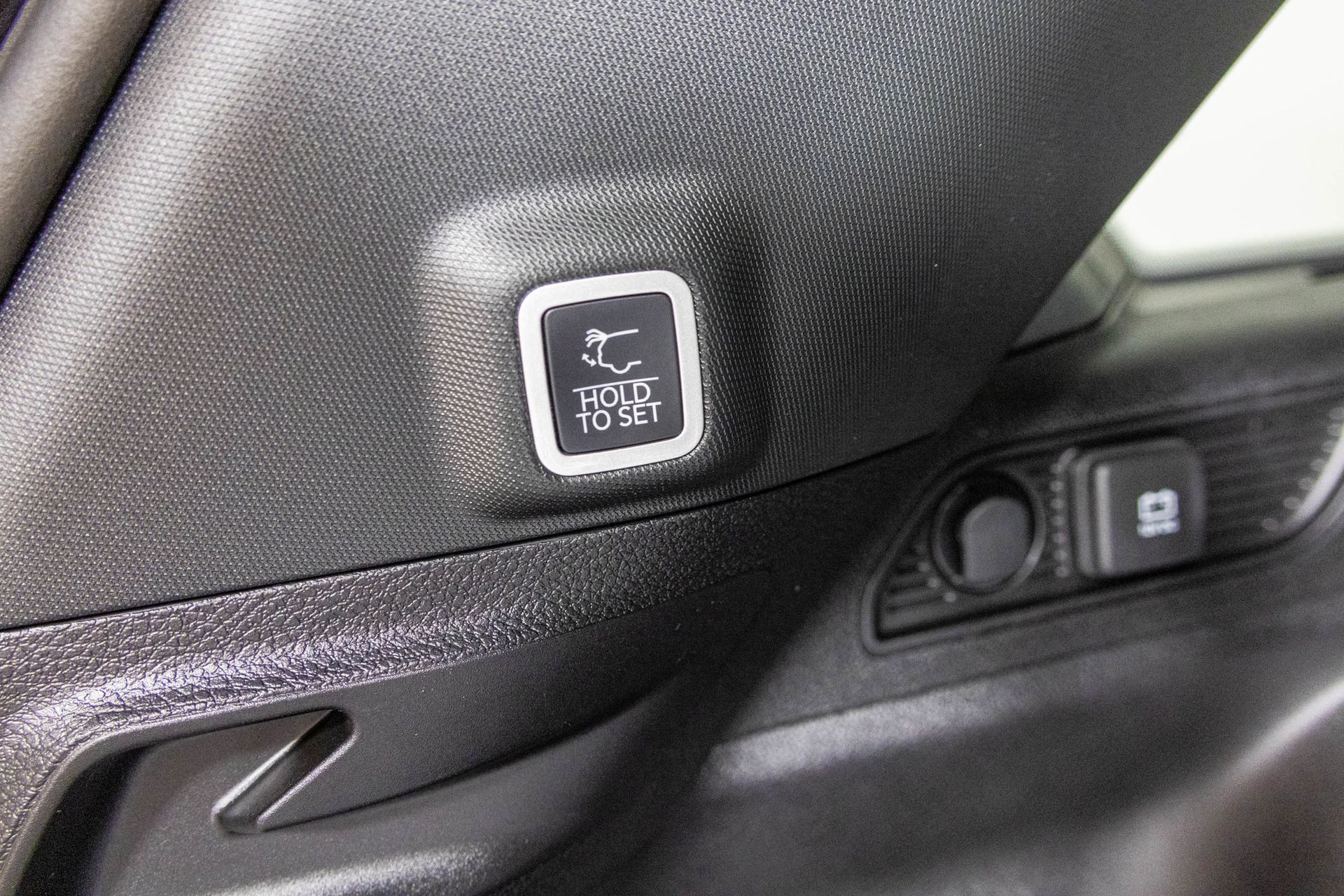 2025 JEEP GRAND CHEROKEE - Image 36