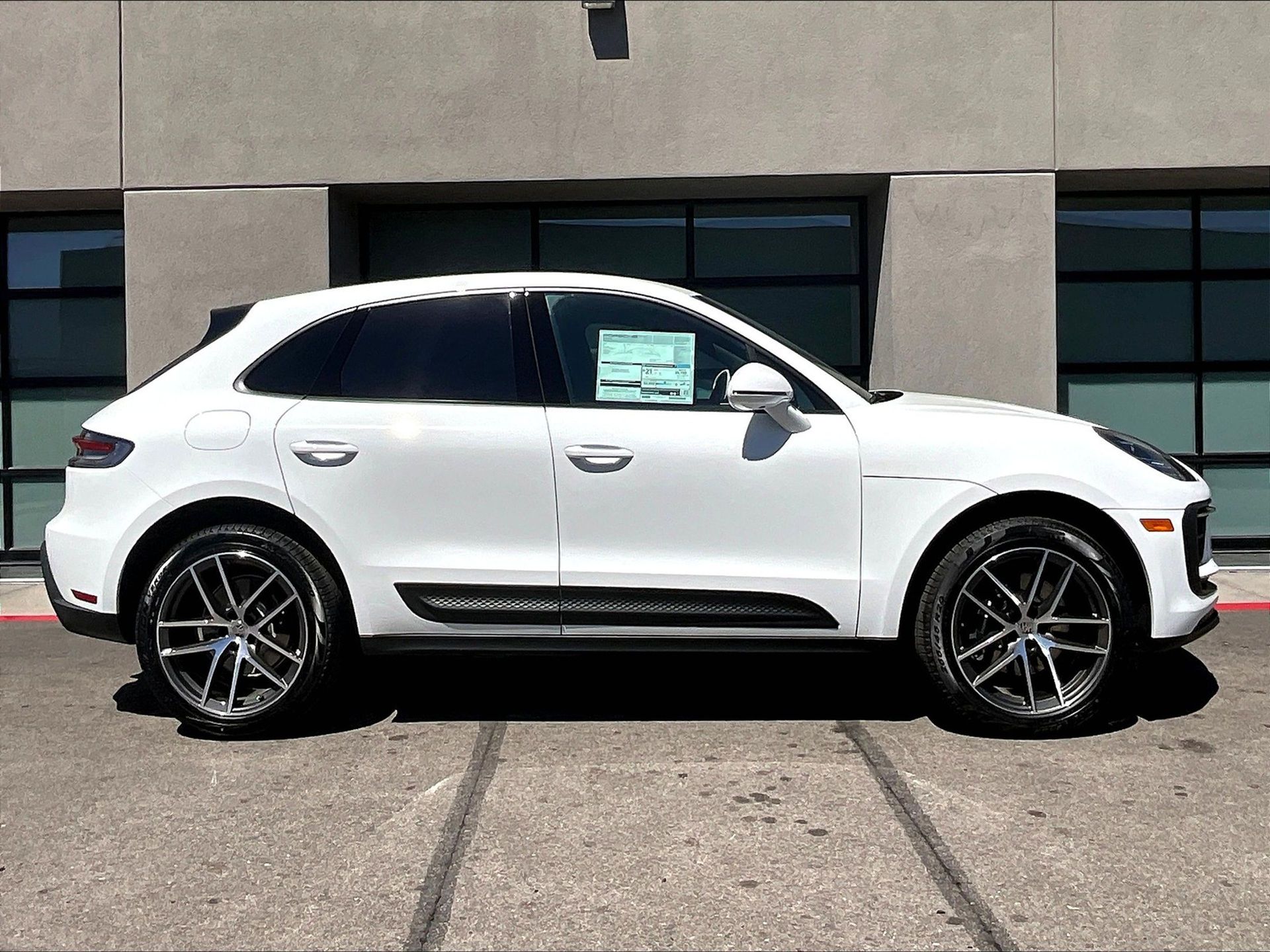 2025 Macan picture #7