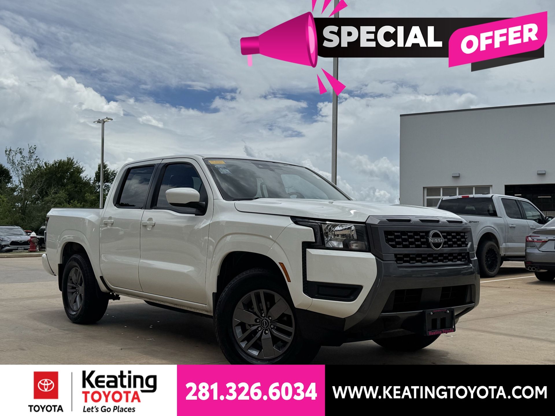 Glacier White 2025 Nissan Frontier SV Crew Cab RWD Pickup Truck 4X2 9-Speed Automatic Overdrive