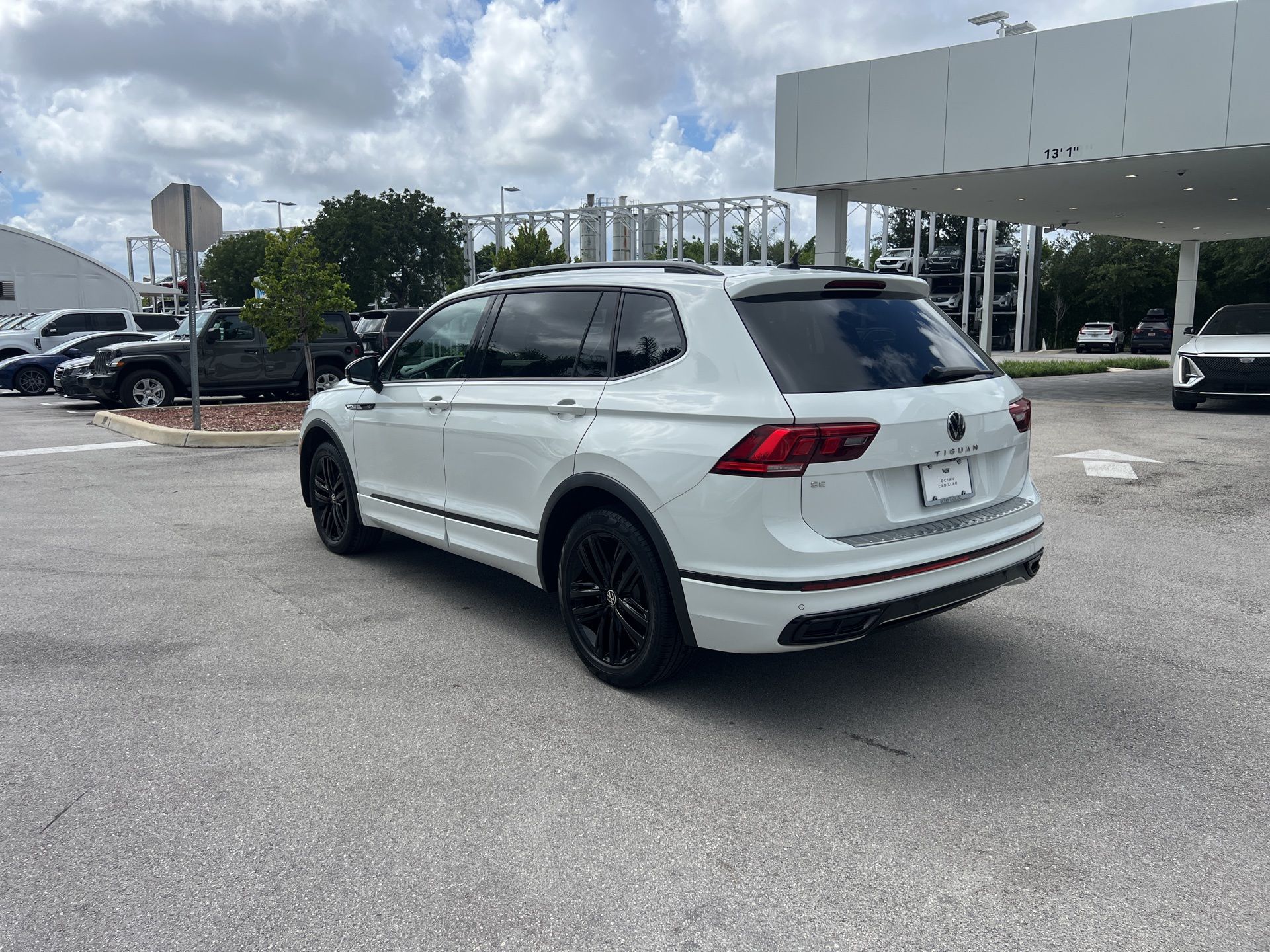 2022 Volkswagen Tiguan 2.0T SE R-Line Black 30