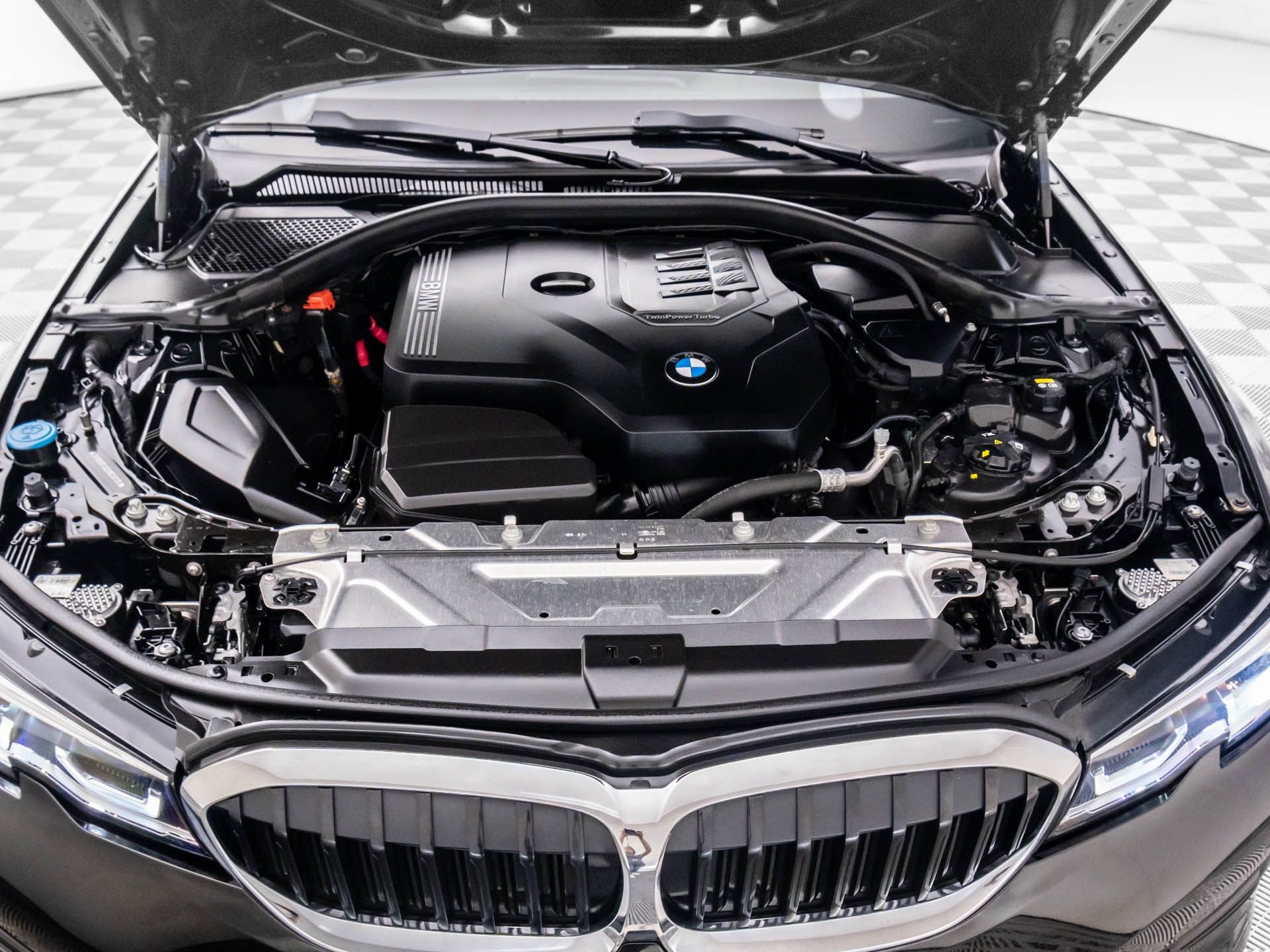 2022 BMW 3-Series 330i xDrive photo