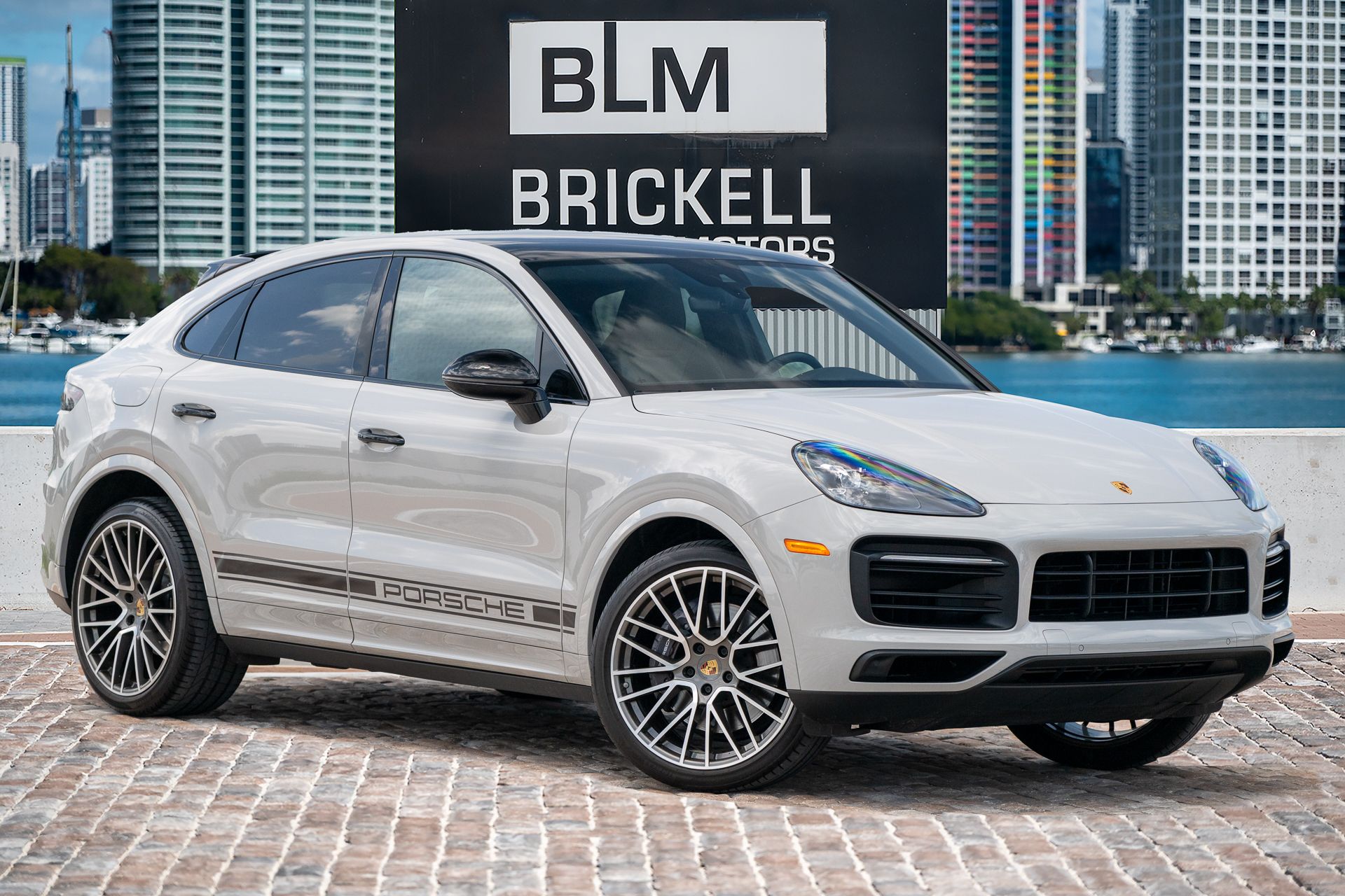 2022 Porsche Cayenne -'s photo
