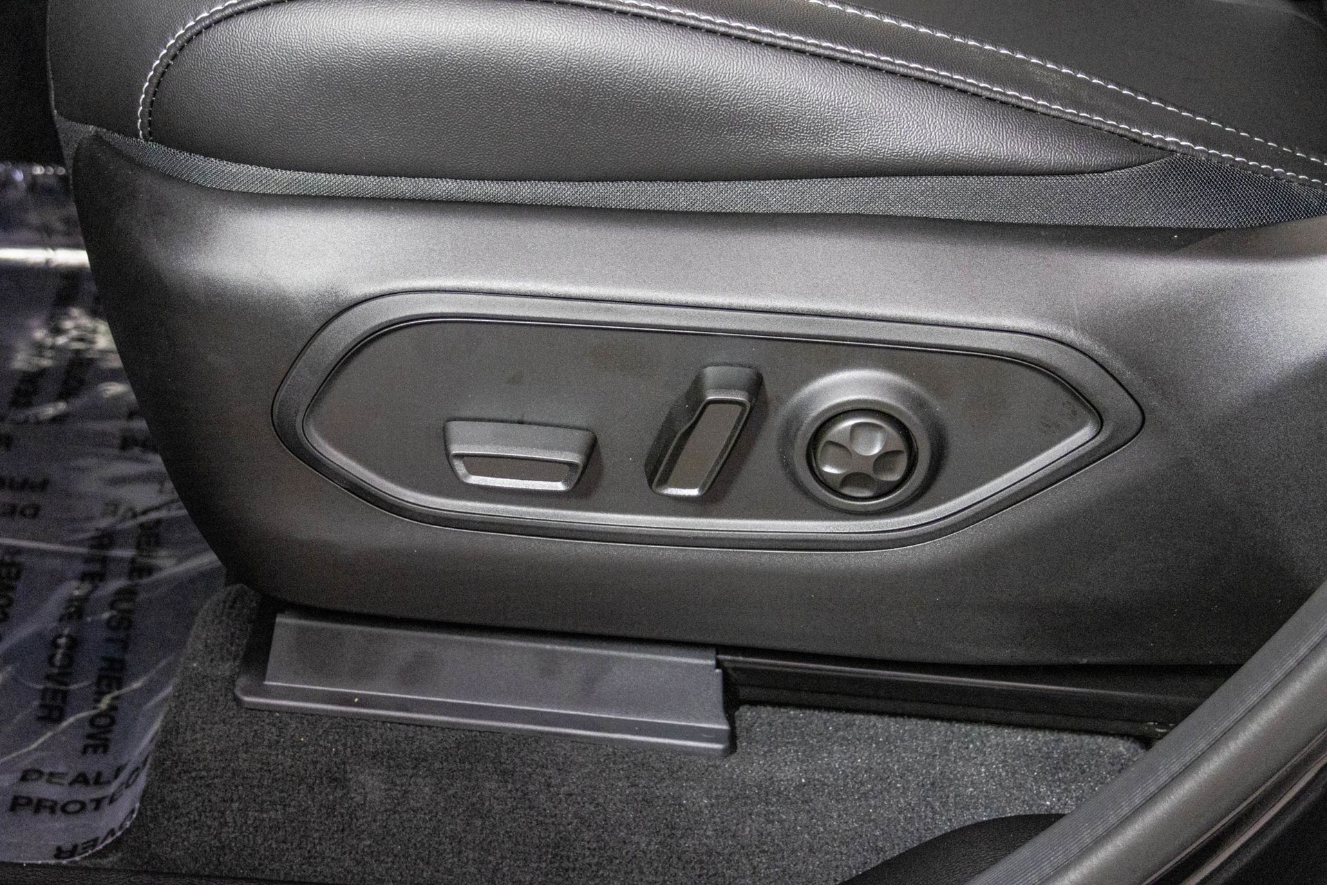 2025 JEEP GRAND CHEROKEE - Image 19