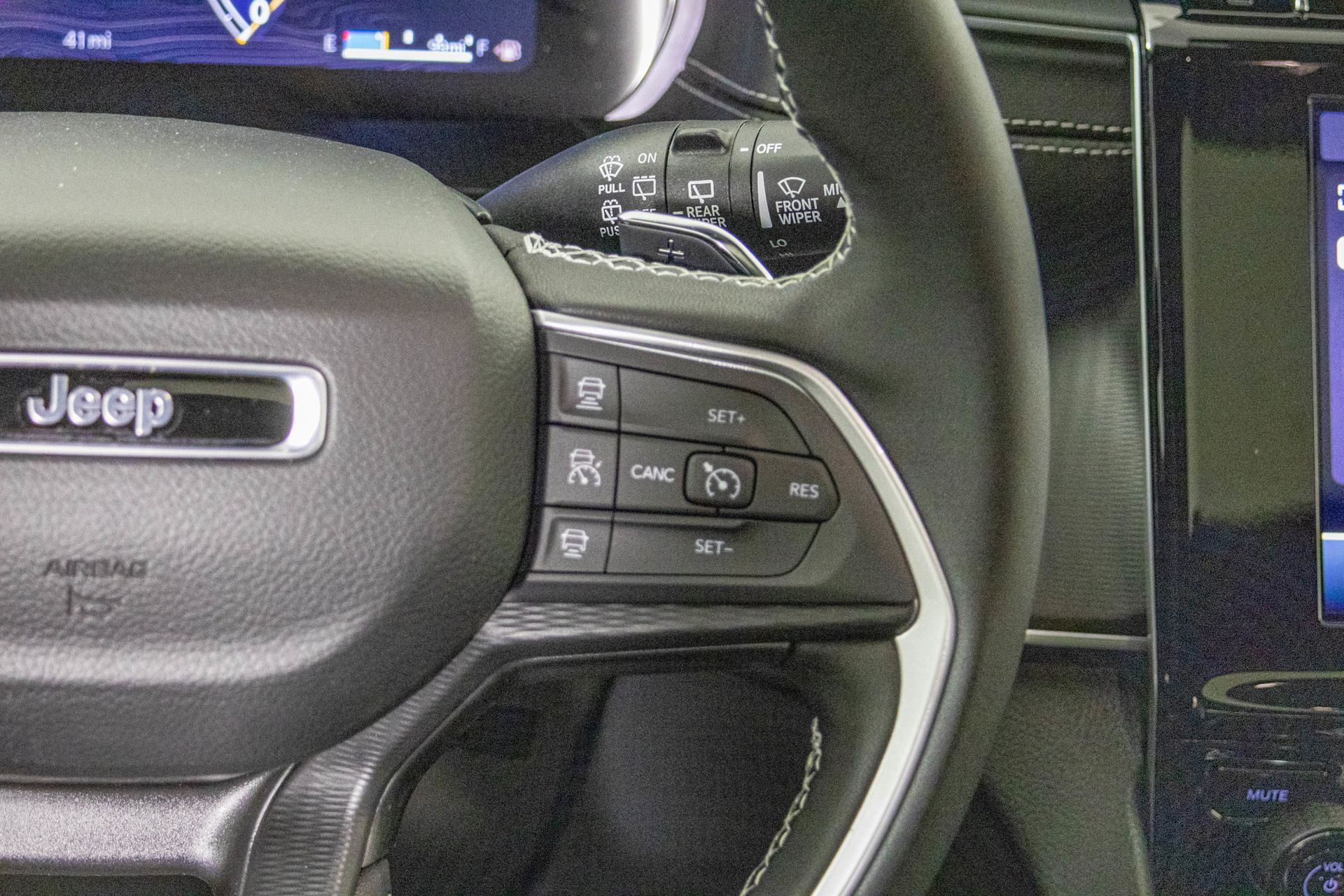 2025 JEEP GRAND CHEROKEE - Image 36