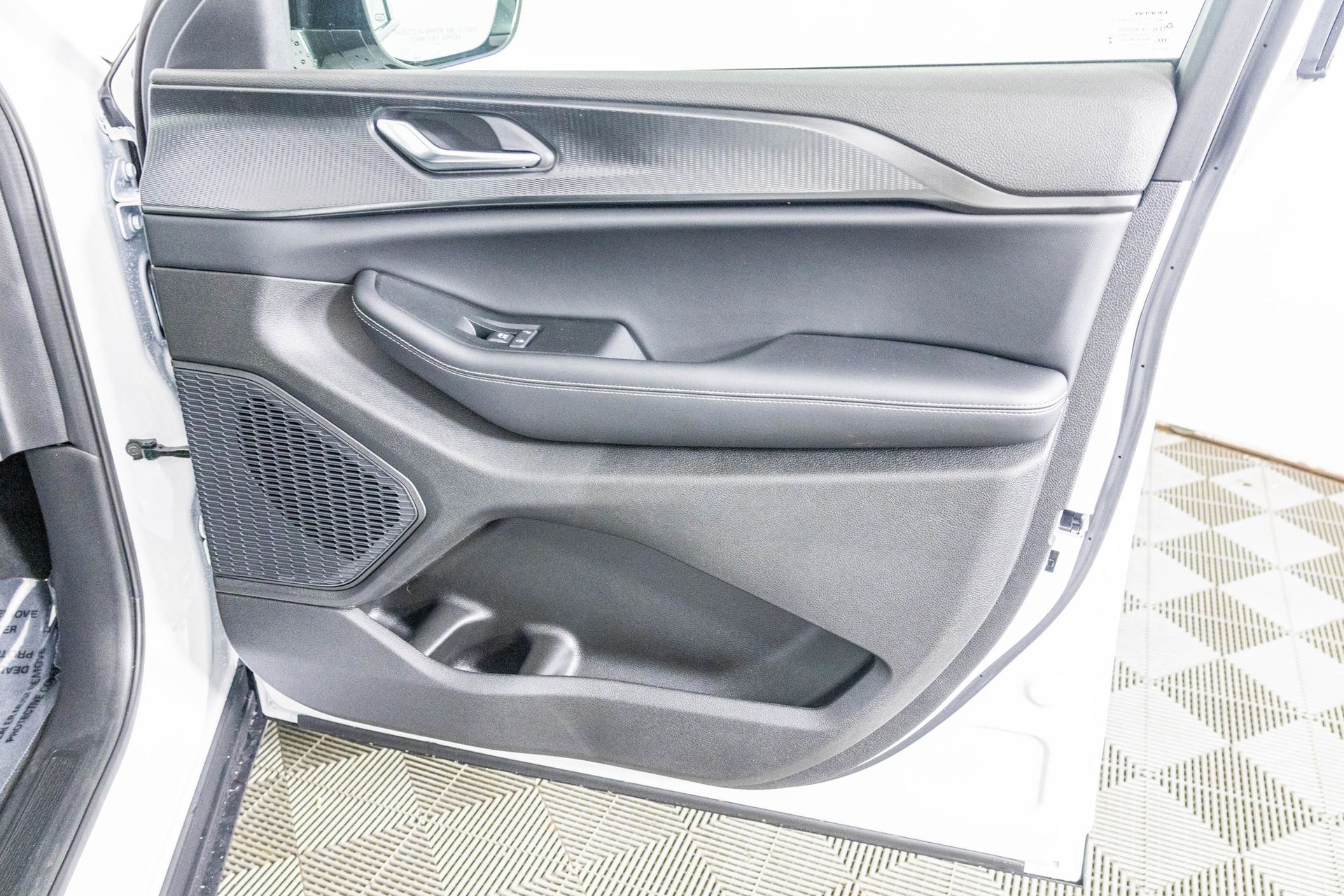 2025 JEEP GRAND CHEROKEE - Image 34