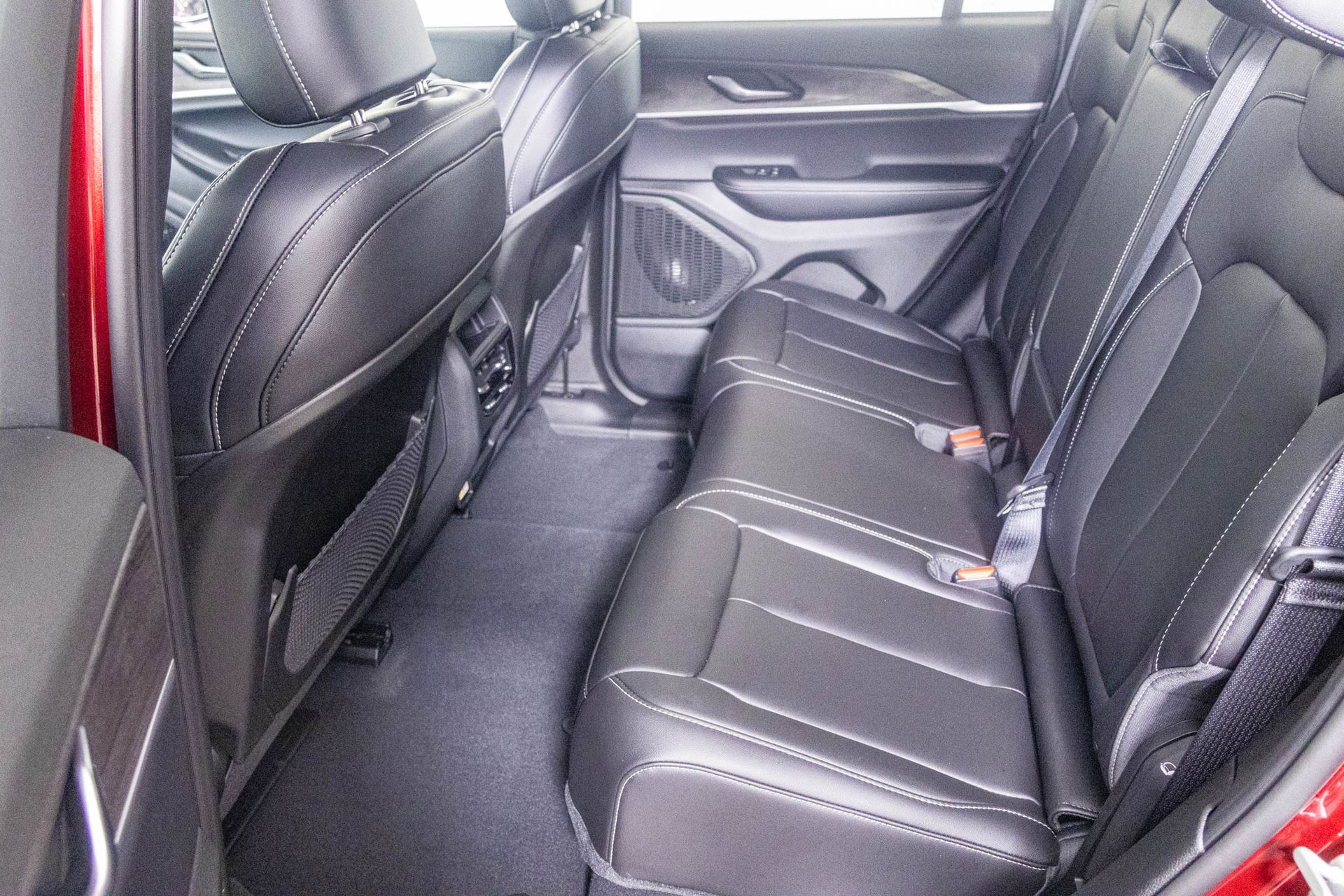 2025 JEEP GRAND CHEROKEE - Image 28