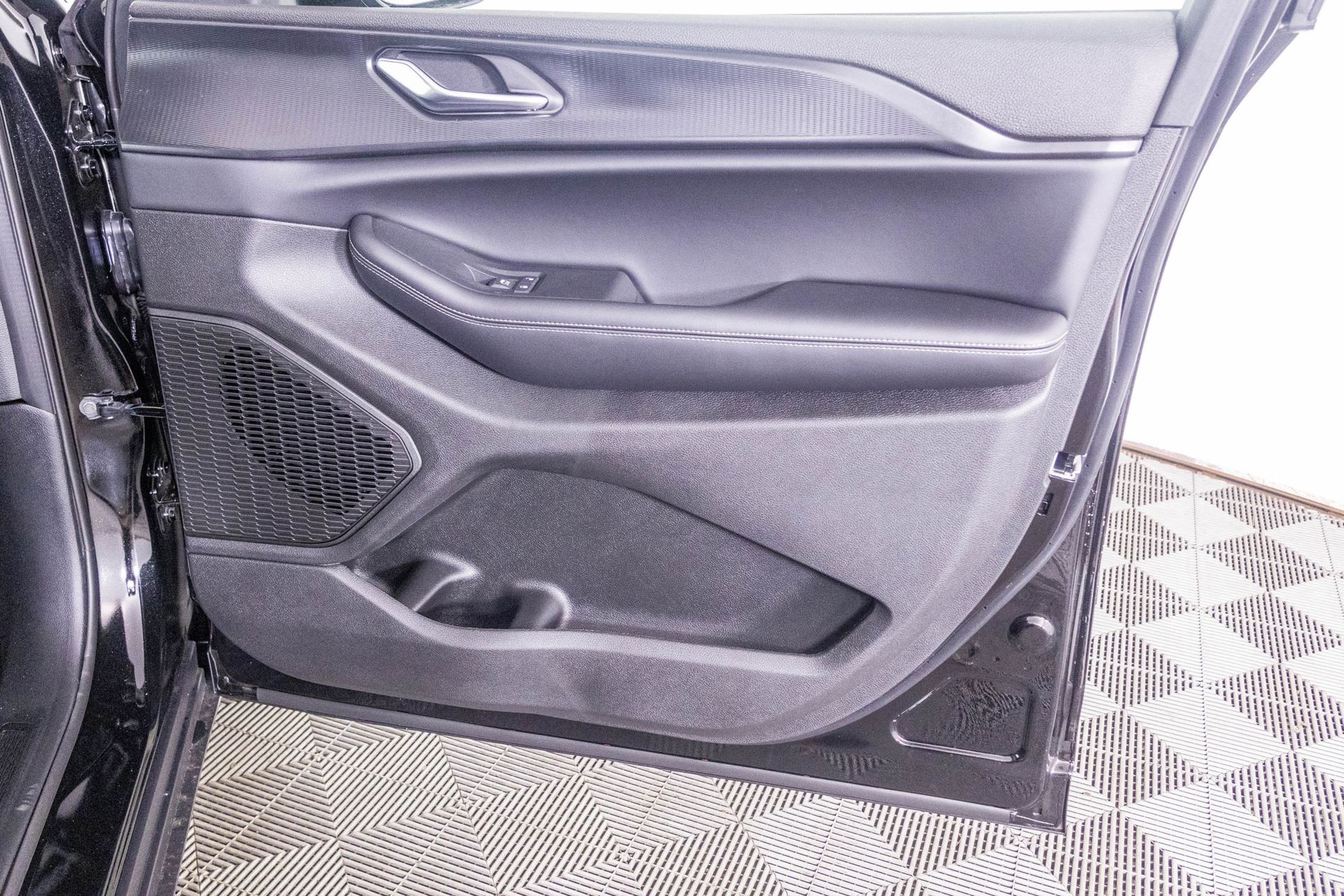 2025 JEEP GRAND CHEROKEE L - Image 39