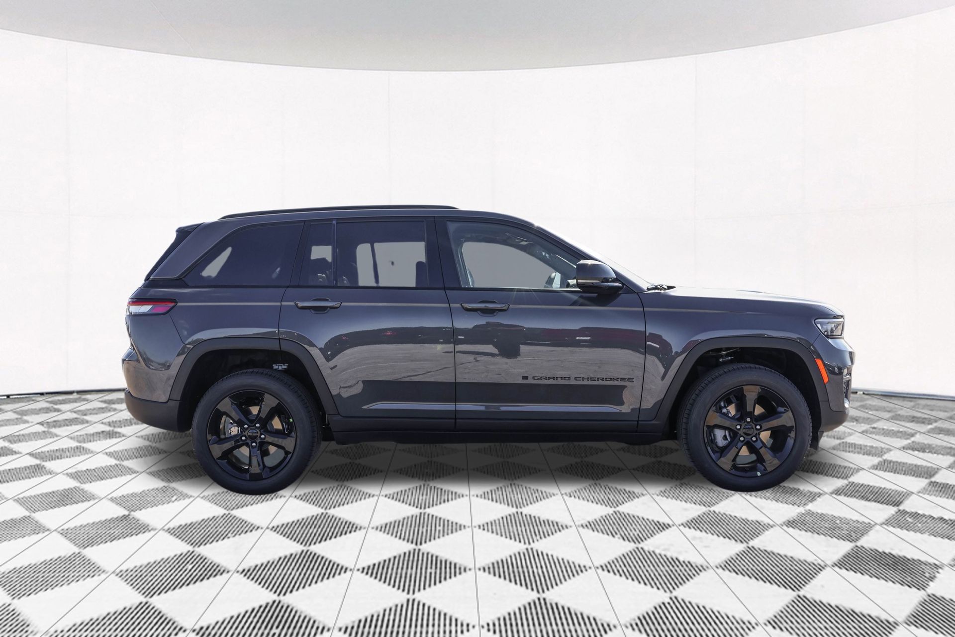 2025 JEEP GRAND CHEROKEE - Image 14