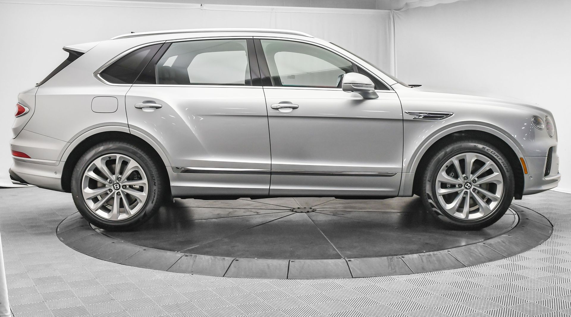 2025 Bentley Bentayga - Photo 5