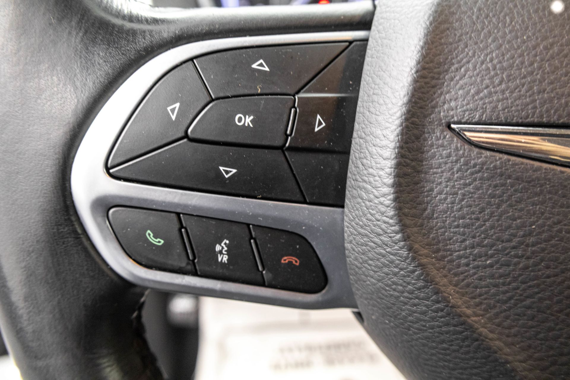 2022 CHRYSLER 300 - Image 19