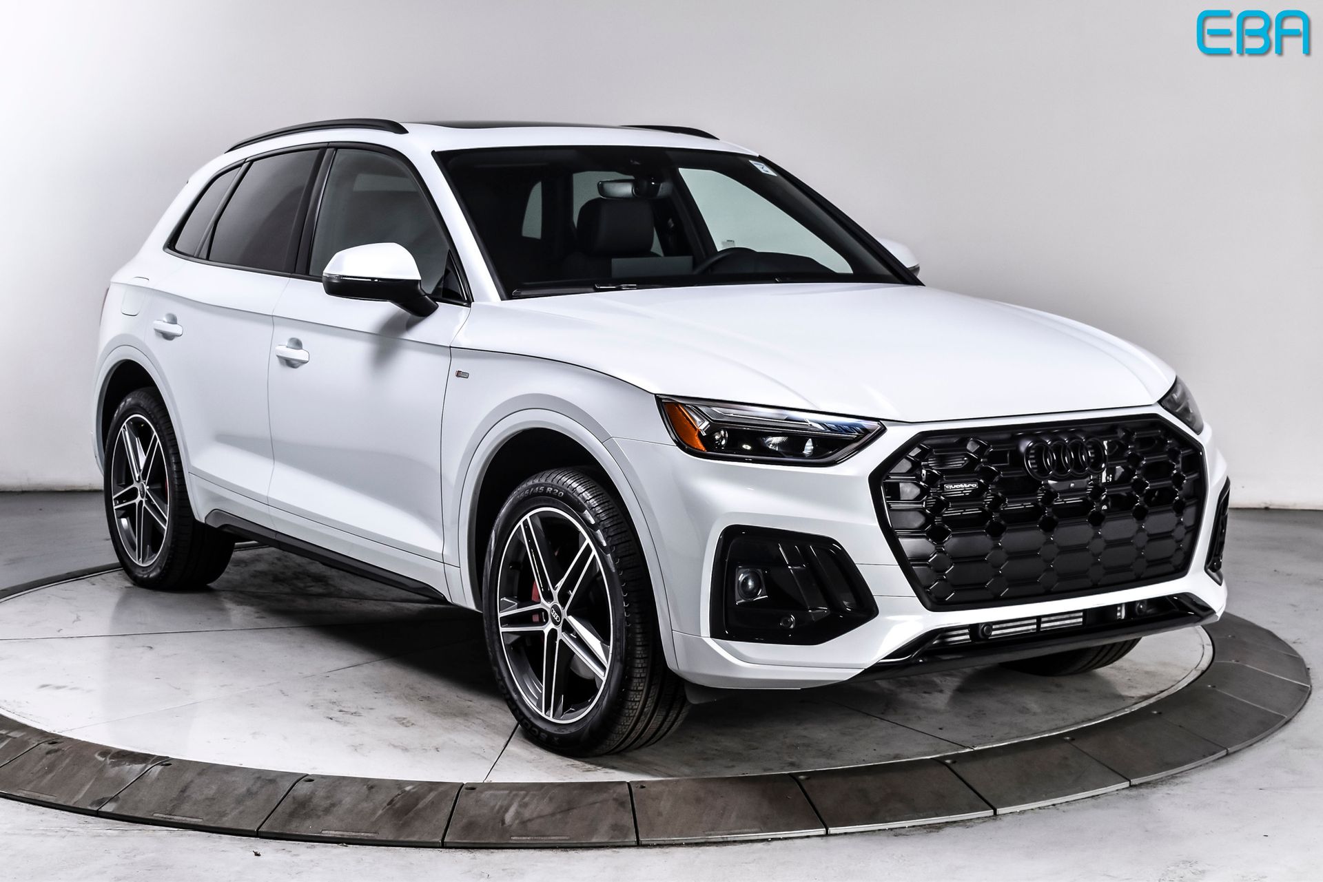 2025 Audi Q5 55 e Premium Plus's photo