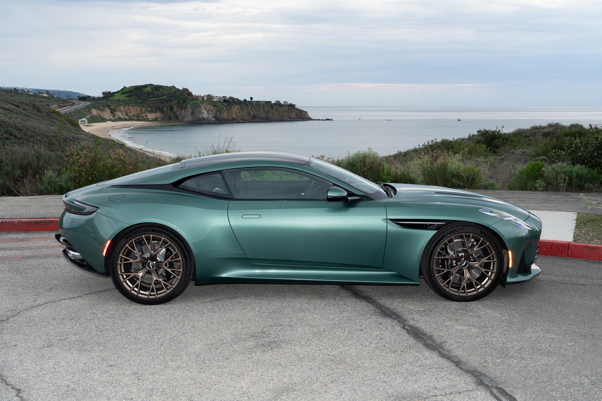 Aston Martin 2025 DB12