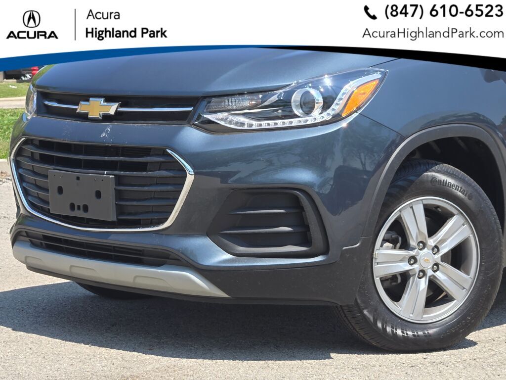 Used 2022 Chevrolet Trax LT with VIN KL7CJPSM2NB561442 for sale in Highland Park, IL