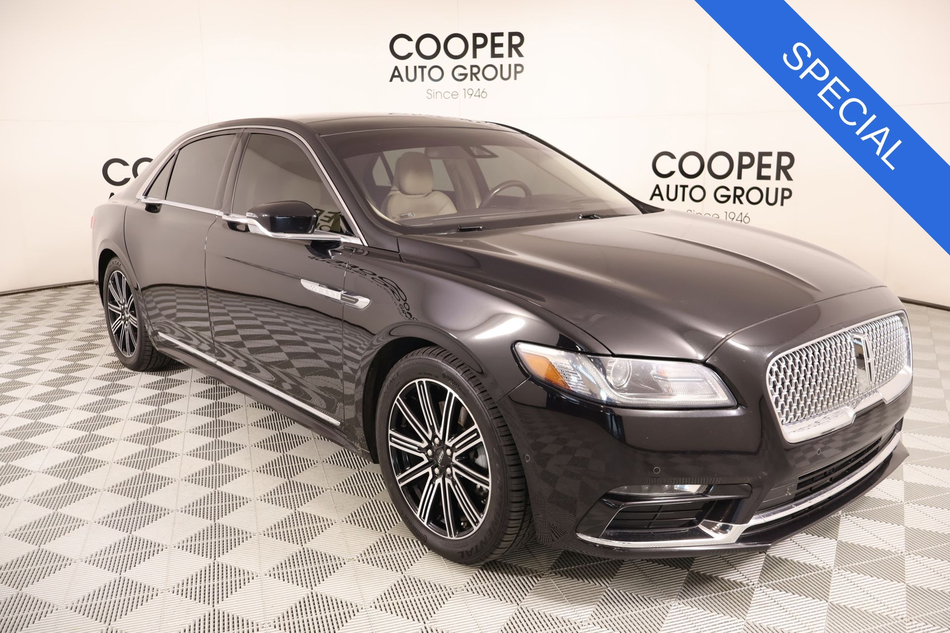 Black Metallic 2019 Lincoln Continental Sedan Front-Wheel Drive 6-Speed Automatic
