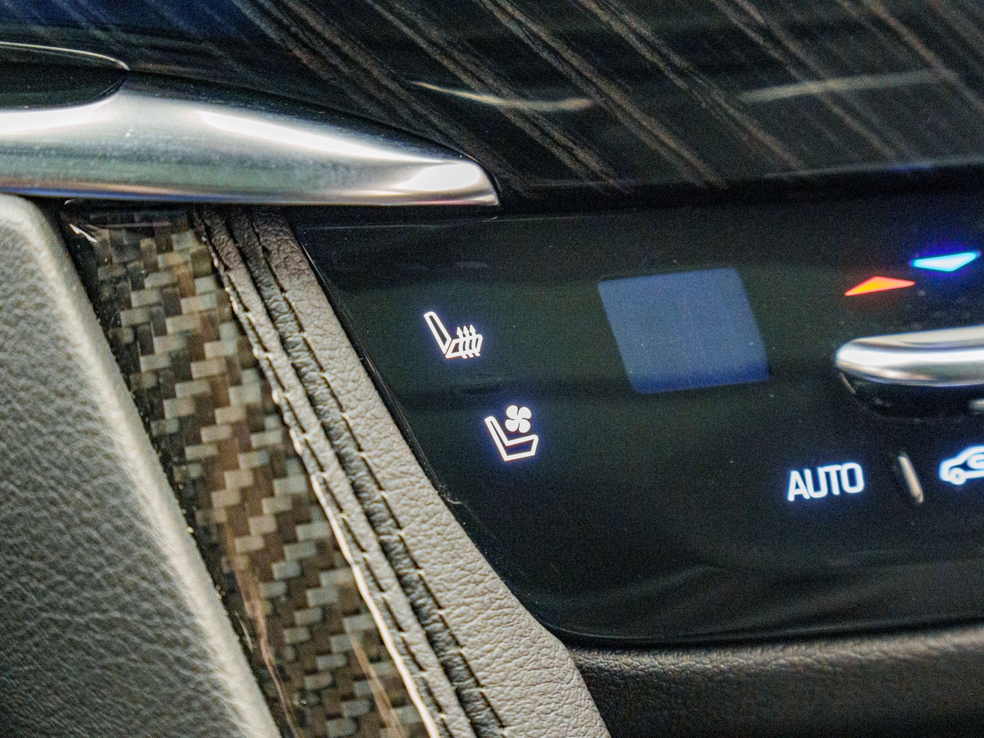 2024 Cadillac XT6 Premium Luxury photo
