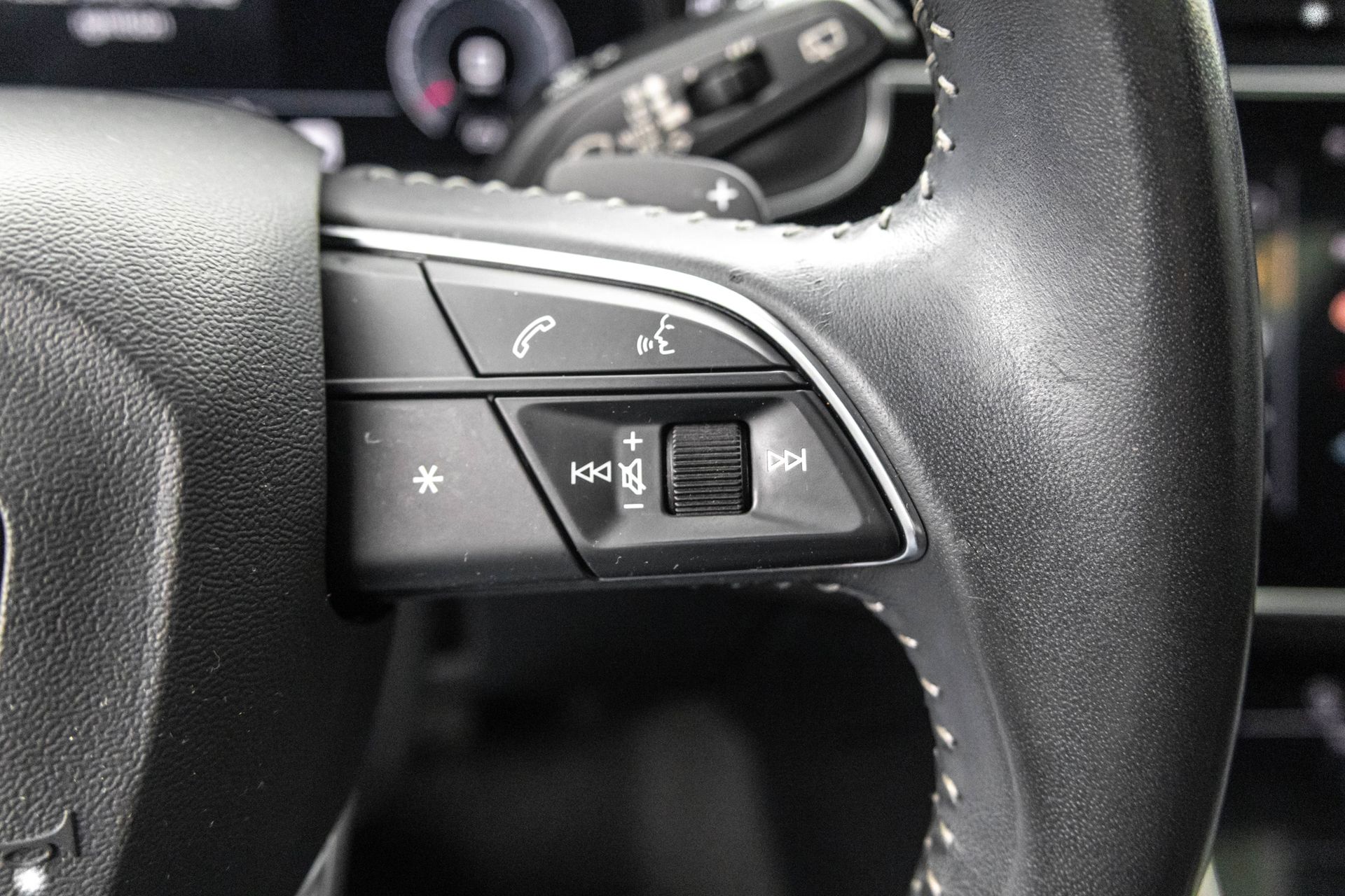 2019 AUDI Q8 - Image 23