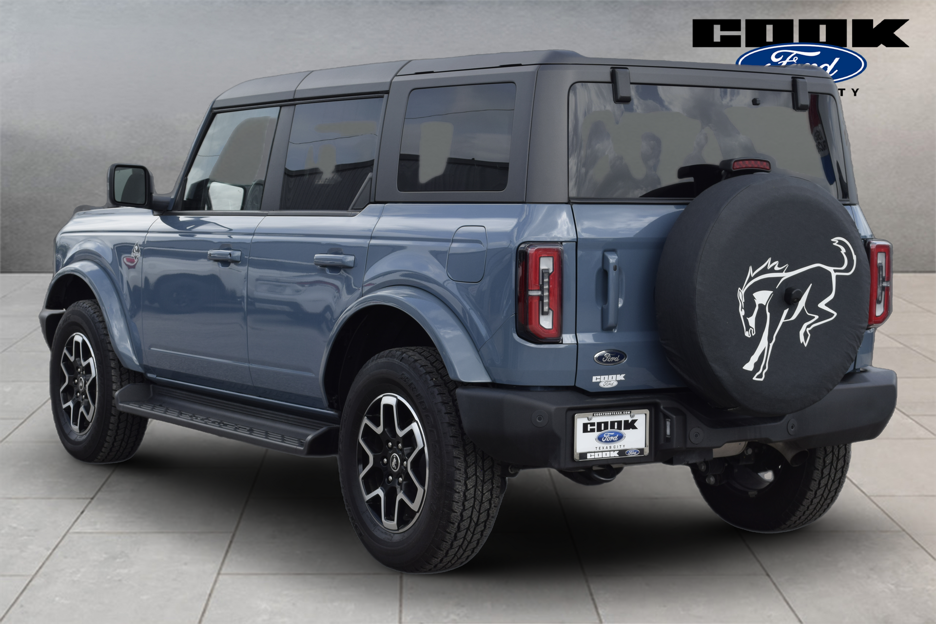 2025 Ford Bronco Outer Banks Gray at Community Kia