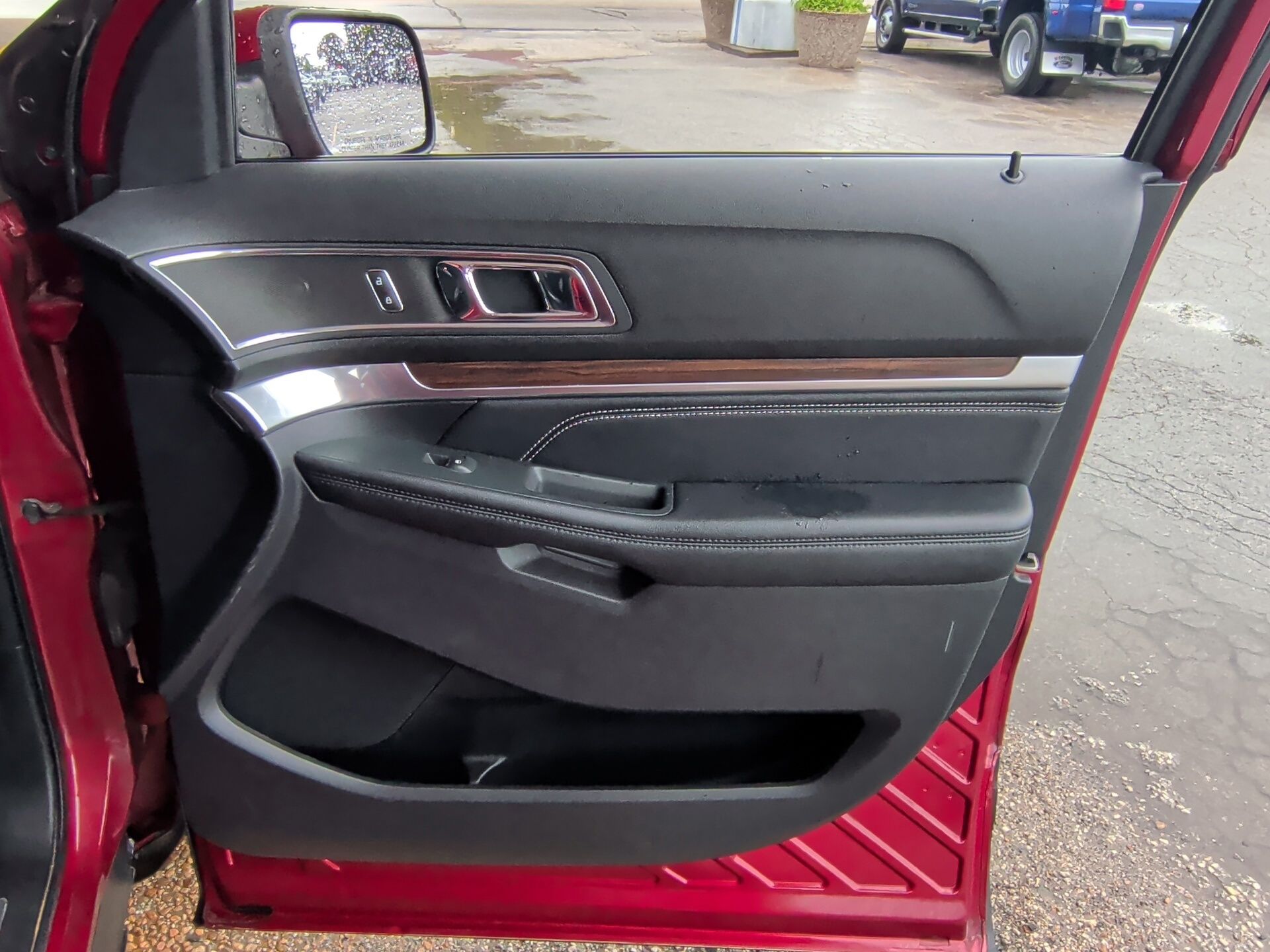 2019 Ford Explorer Limited Red at Autostrade