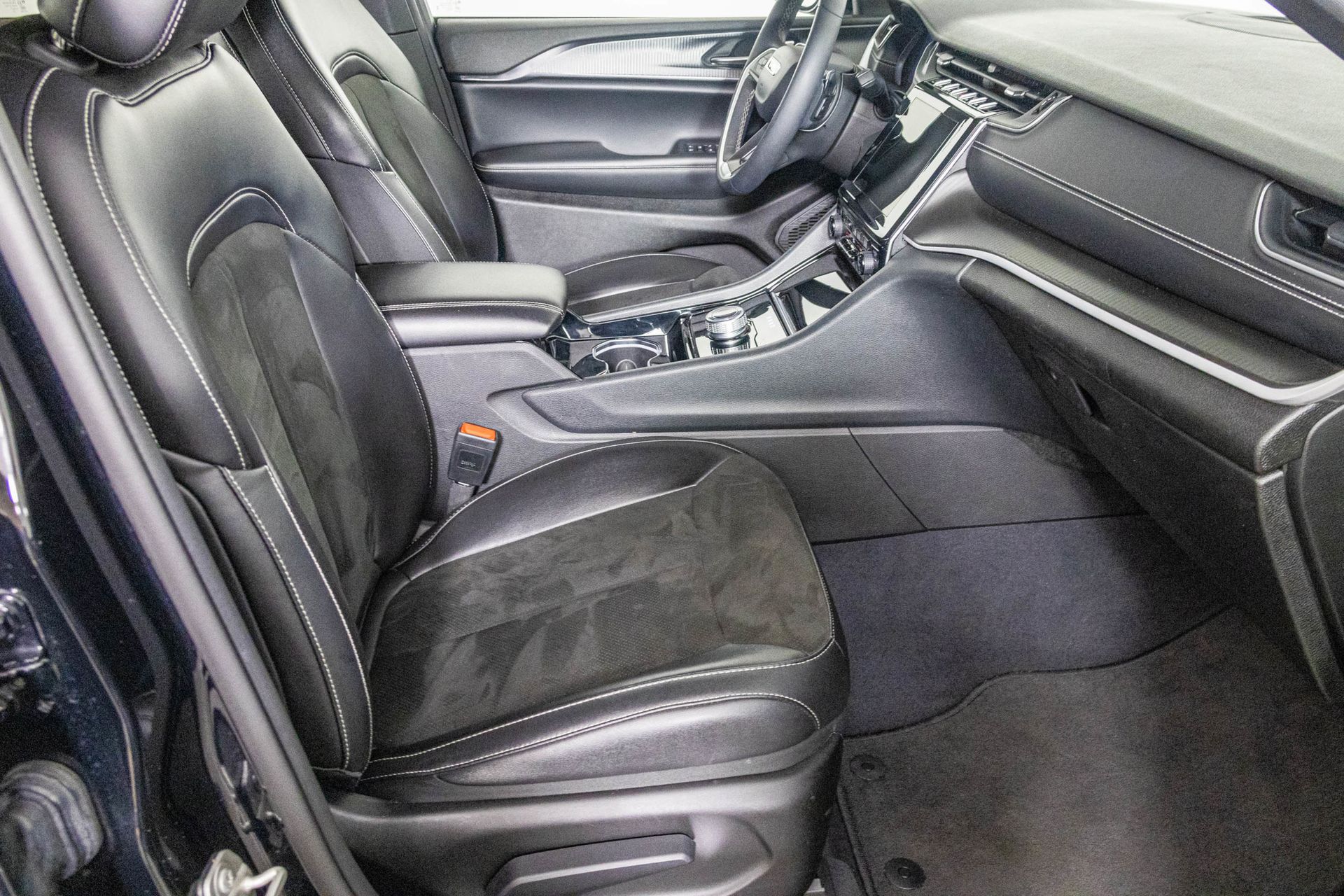 2023 JEEP GRAND CHEROKEE - Image 44