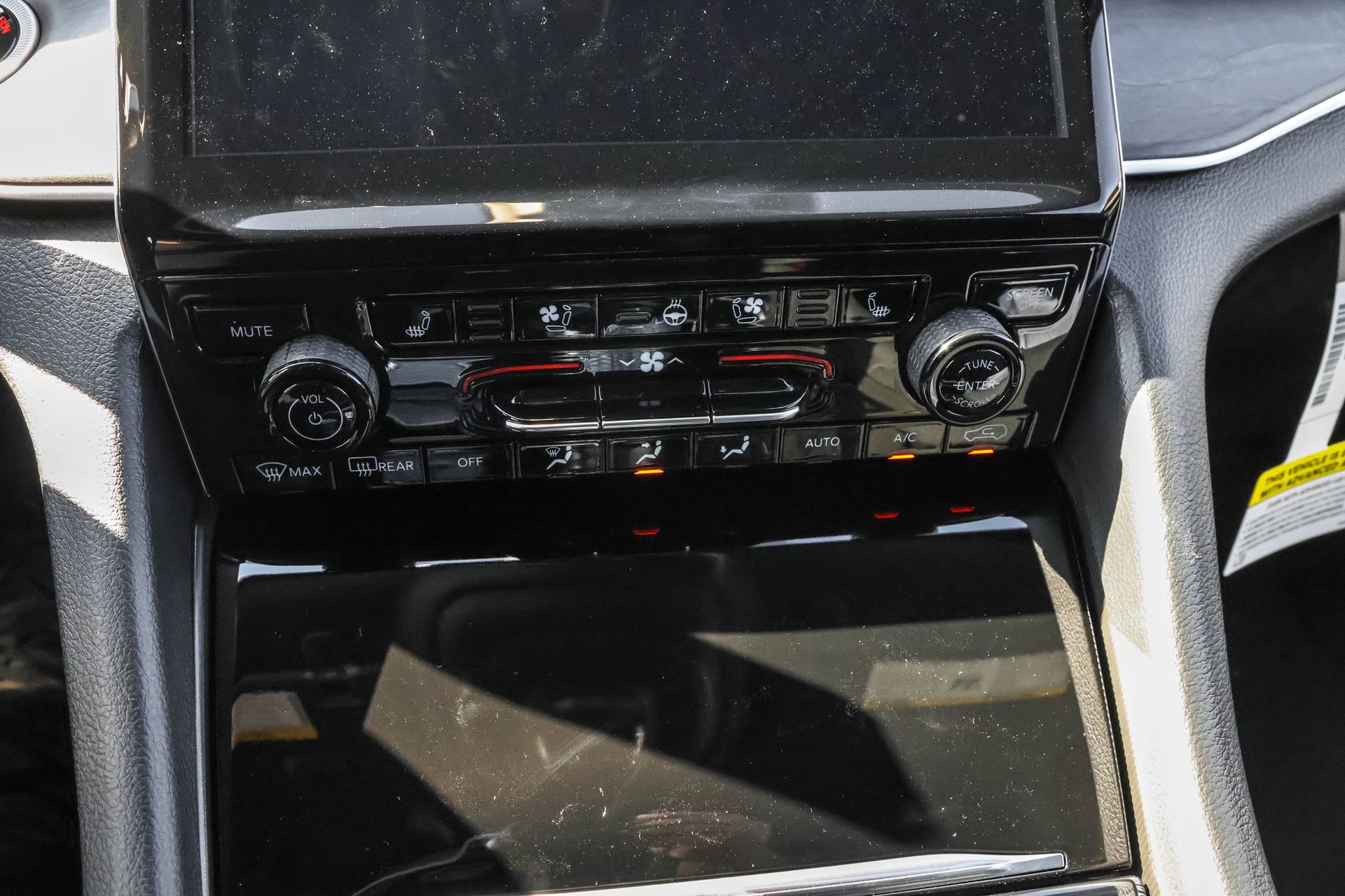 2025 JEEP GRAND CHEROKEE - Image 19