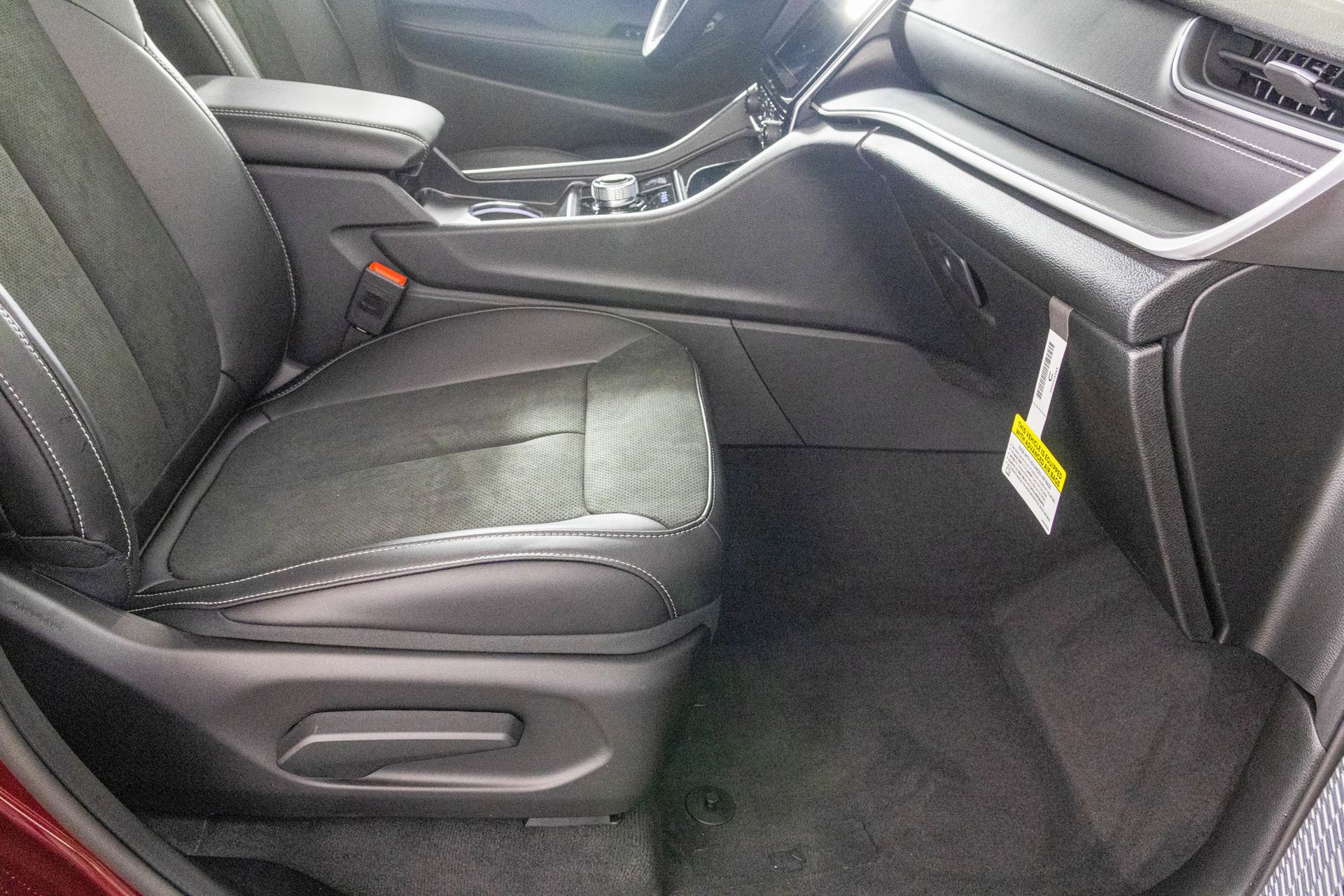 2025 JEEP GRAND CHEROKEE - Image 34