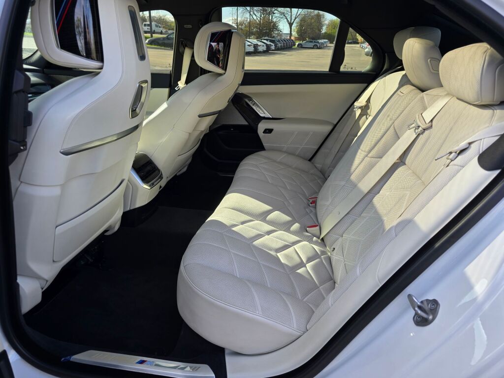 2024 Bmw 750e 750e xDrive photo 24