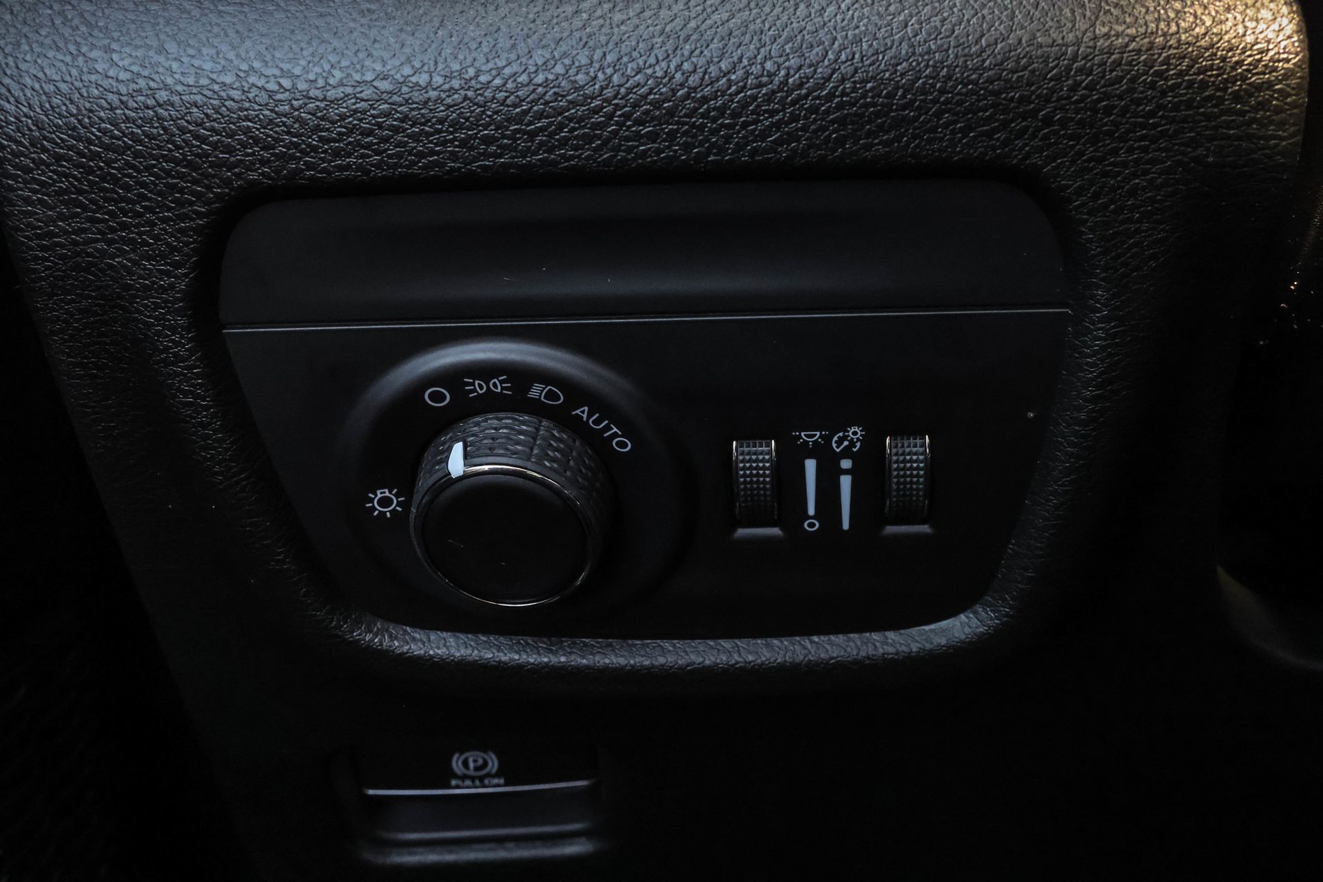 2025 JEEP GRAND CHEROKEE - Image 28