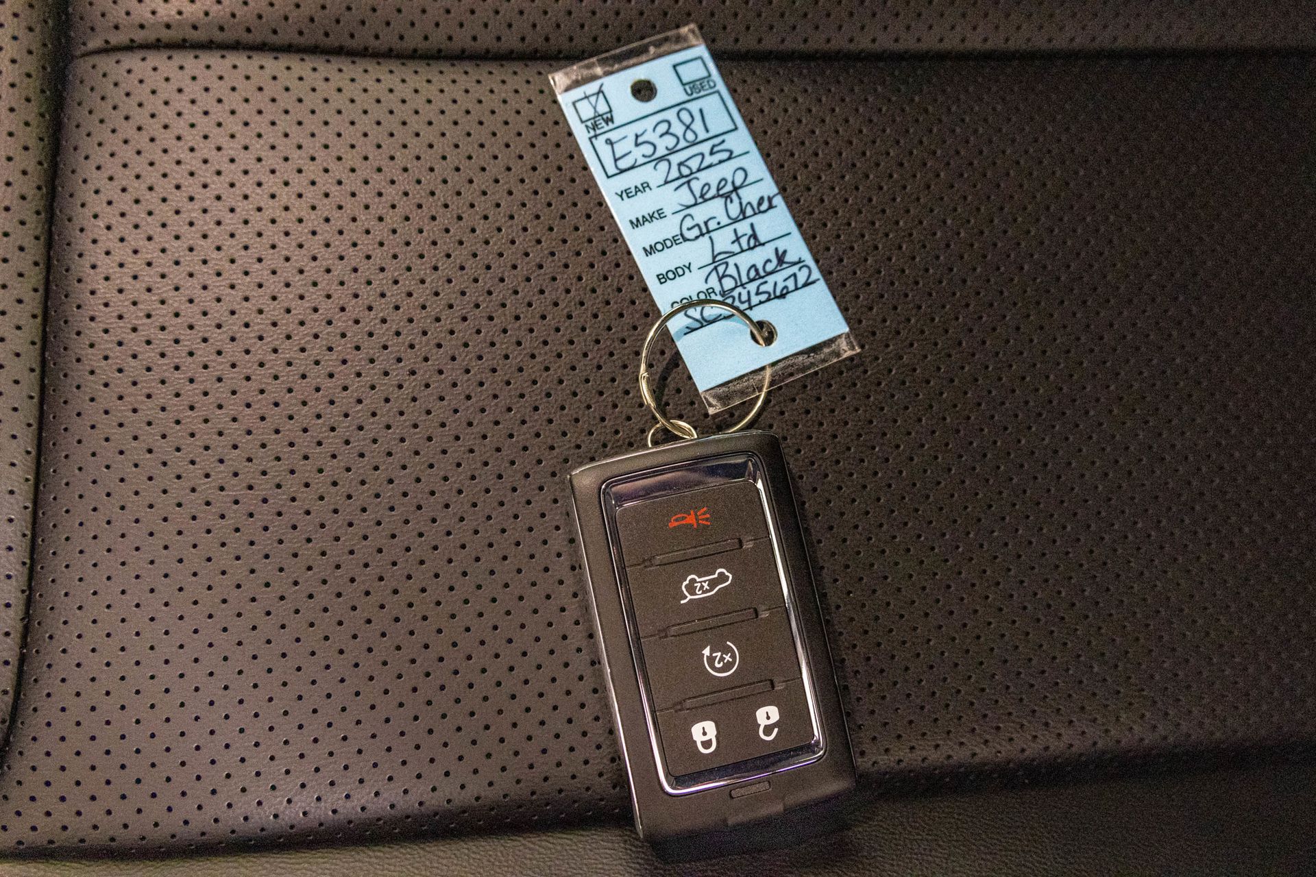 2025 JEEP GRAND CHEROKEE - Image 40