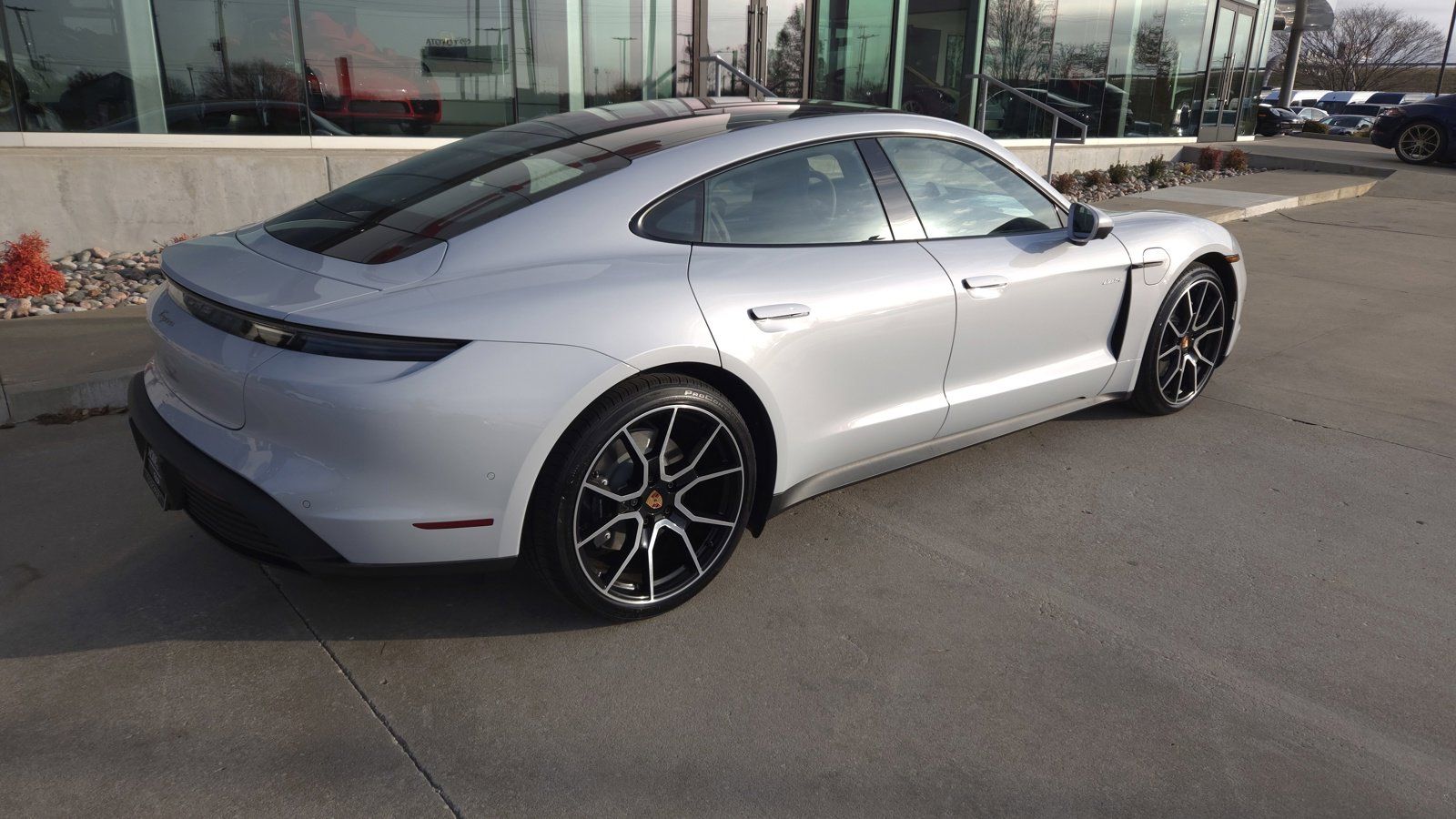 View vehicle photo 7