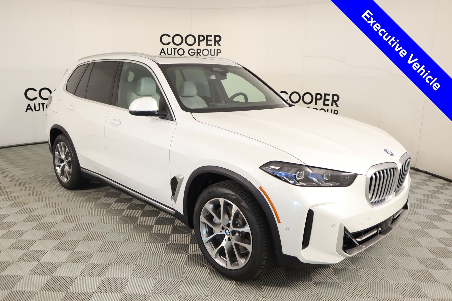 Mineral White Metallic 2026 BMW X5 SUV / Crossover All-Wheel Drive 8-Speed Automatic