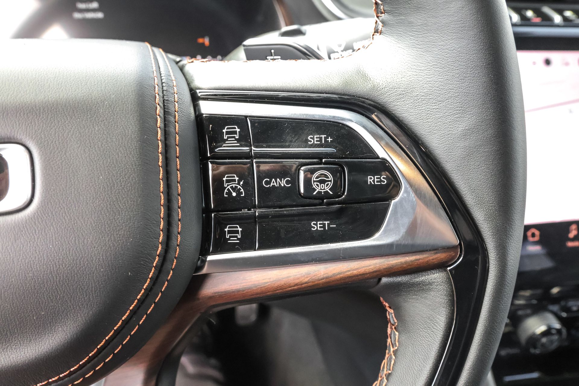 2025 JEEP GRAND CHEROKEE - Image 26