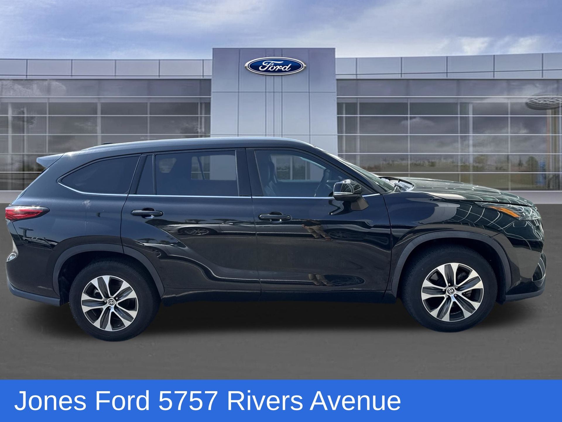2022 Toyota Highlander XLE Black at Coastal Chevrolet Cadillac