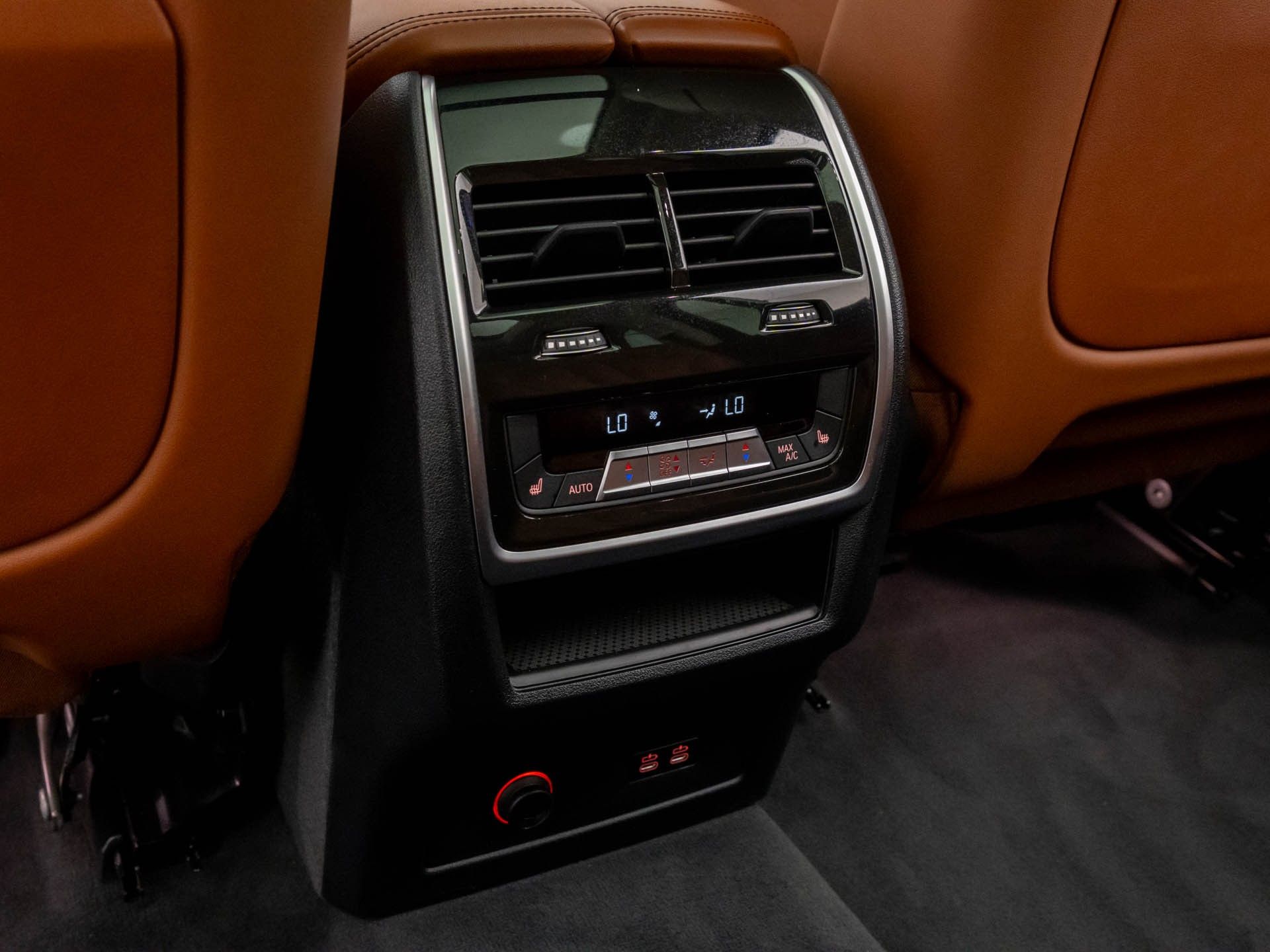 2023 BMW X7 xDrive40i photo