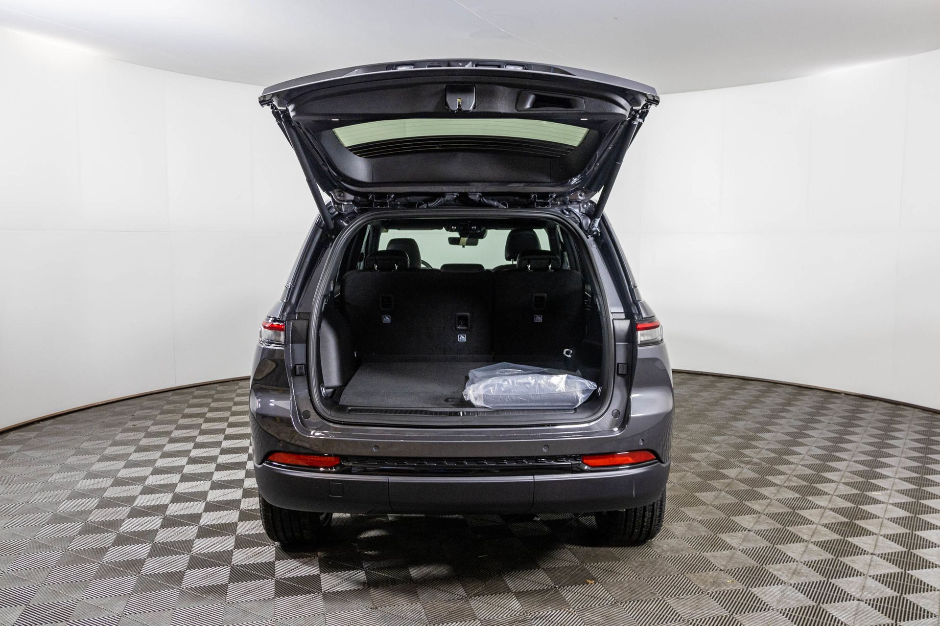 2025 JEEP GRAND CHEROKEE - Image 33