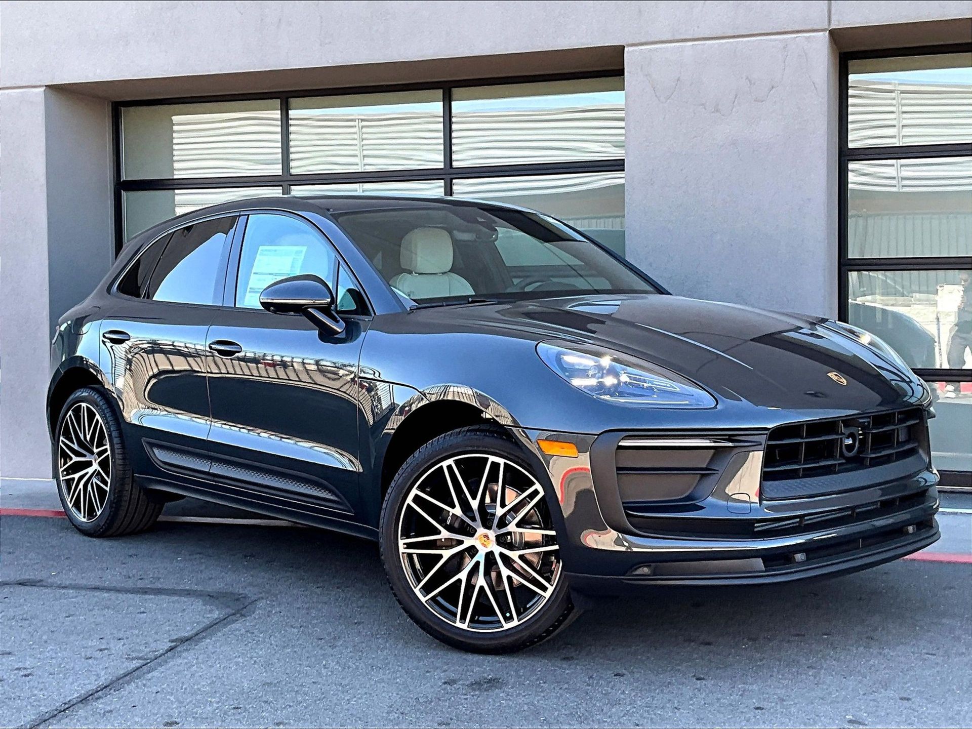 2025 Macan picture #7